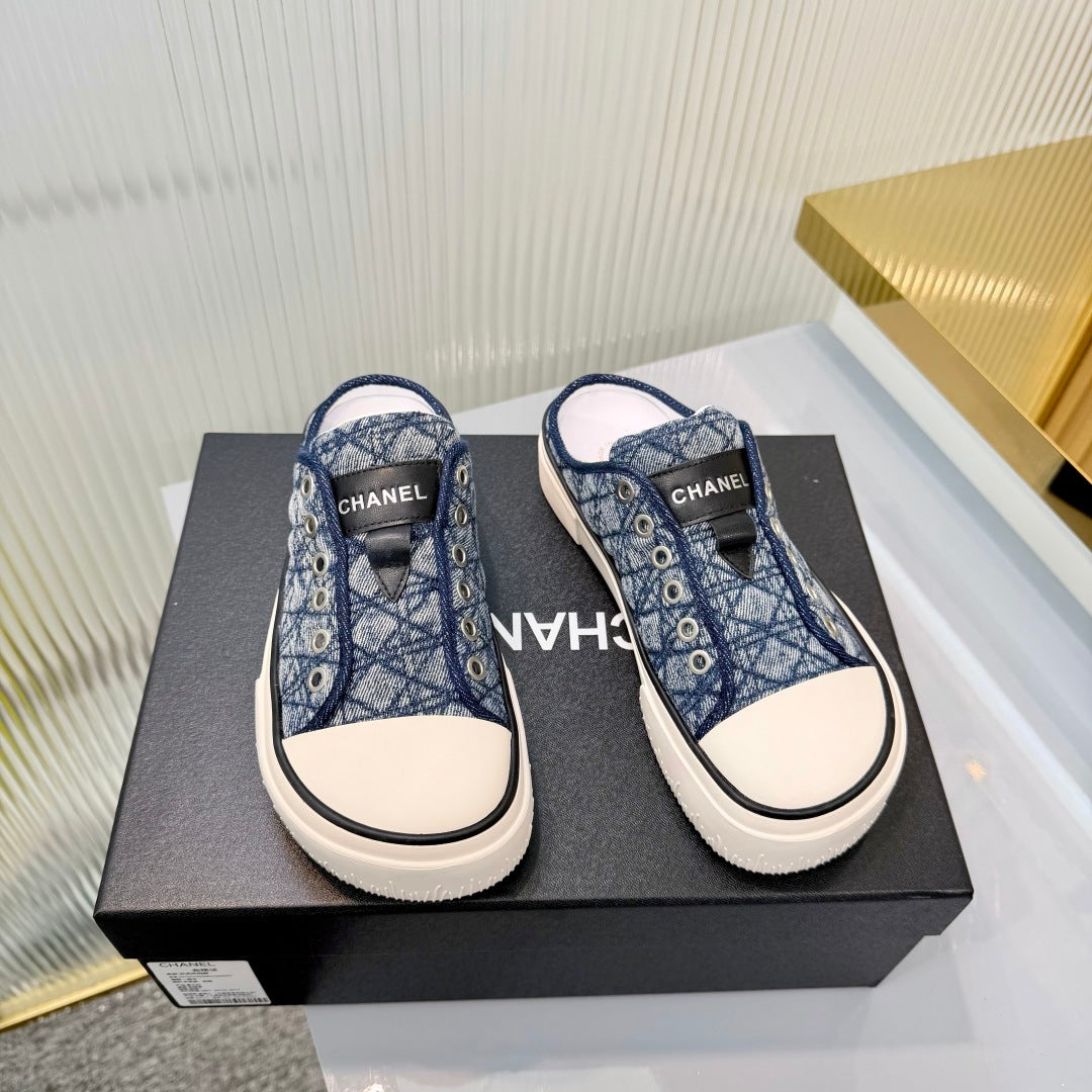 CHANEL 26S MULE SNEAKERS IN NAVY BLUE DIAMOND-PATTERNED WOVEN DENIM FABRIC