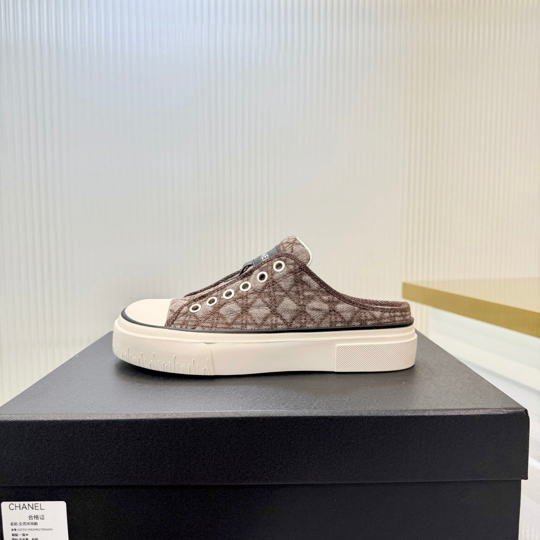 CHANEL 26S MULE SNEAKERS IN BROWN DIAMOND-PATTERNED WOVEN DENIM FABRIC