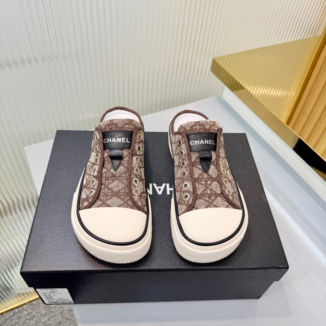 CHANEL 26S MULE SNEAKERS IN BROWN DIAMOND-PATTERNED WOVEN DENIM FABRIC