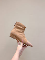 ALAIA 26S ANKLE BOOTS IN DARK BEIGE SUEDE AND GLOSSY CALFSKIN