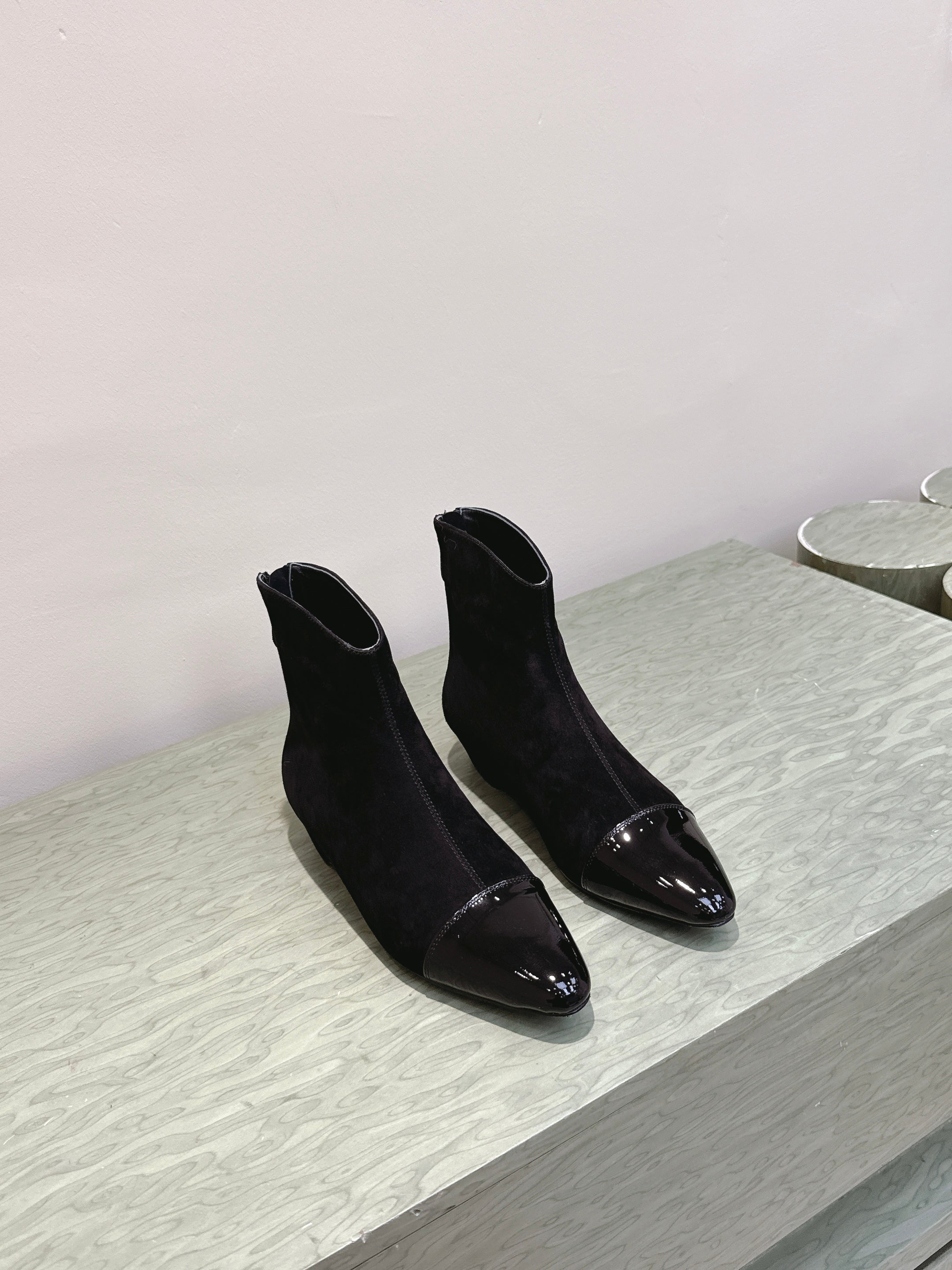 ALAIA 26S ANKLE BOOTS IN BLACK SUEDE AND GLOSSY CALFSKIN