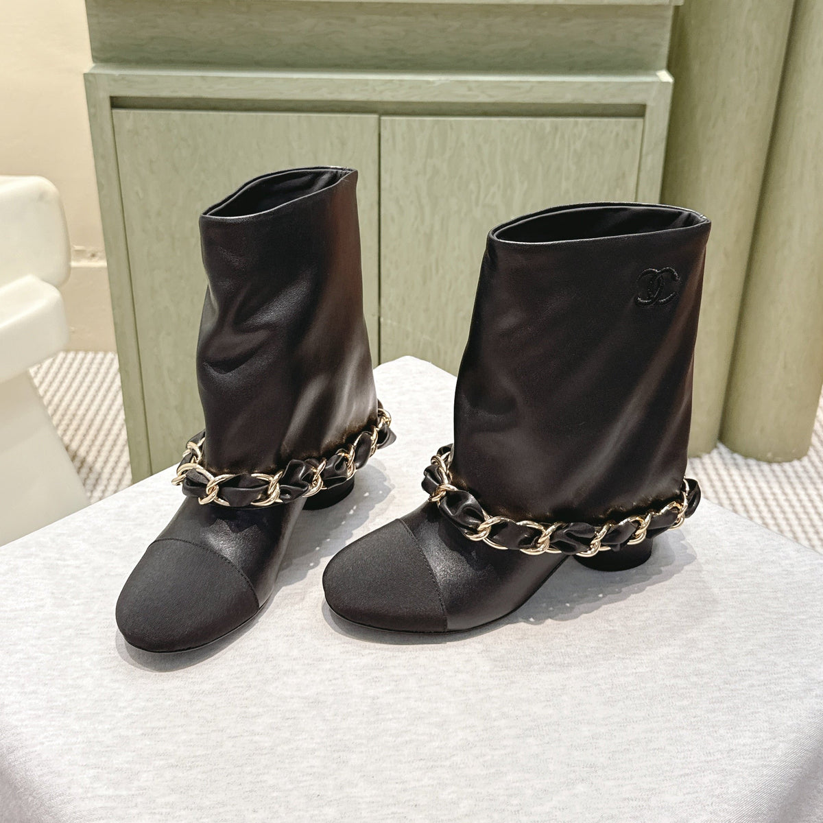 CHANEL 25S CALF-LENGTH BOOTS 45MM IN BLACK CALFSKIN GOLD HARDWARE