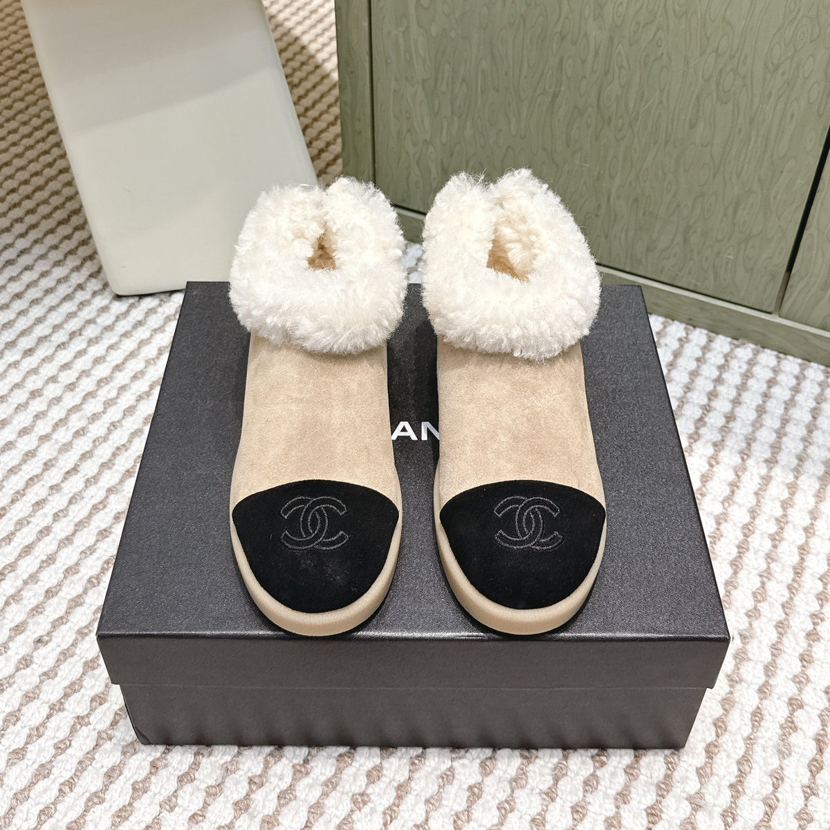 CHANEL 25S SHORT SUEDE BOOTS IN BEIGE AND BLACK WITH SHEEPSKIN LINING