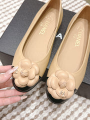 CHANEL 25S BALLET FLAT ROUND TOE IN BEIGE AND BLACK SHEEPSKIN WITH CAMELLIA