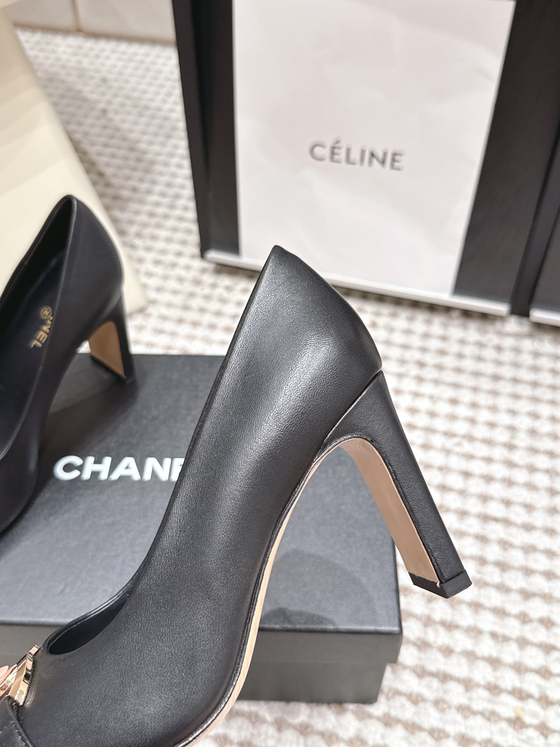 CHANEL 26S HIGH HEELS 95 MM IN BLACK CALFSKIN WITH GOLD-TONE CC LOGO