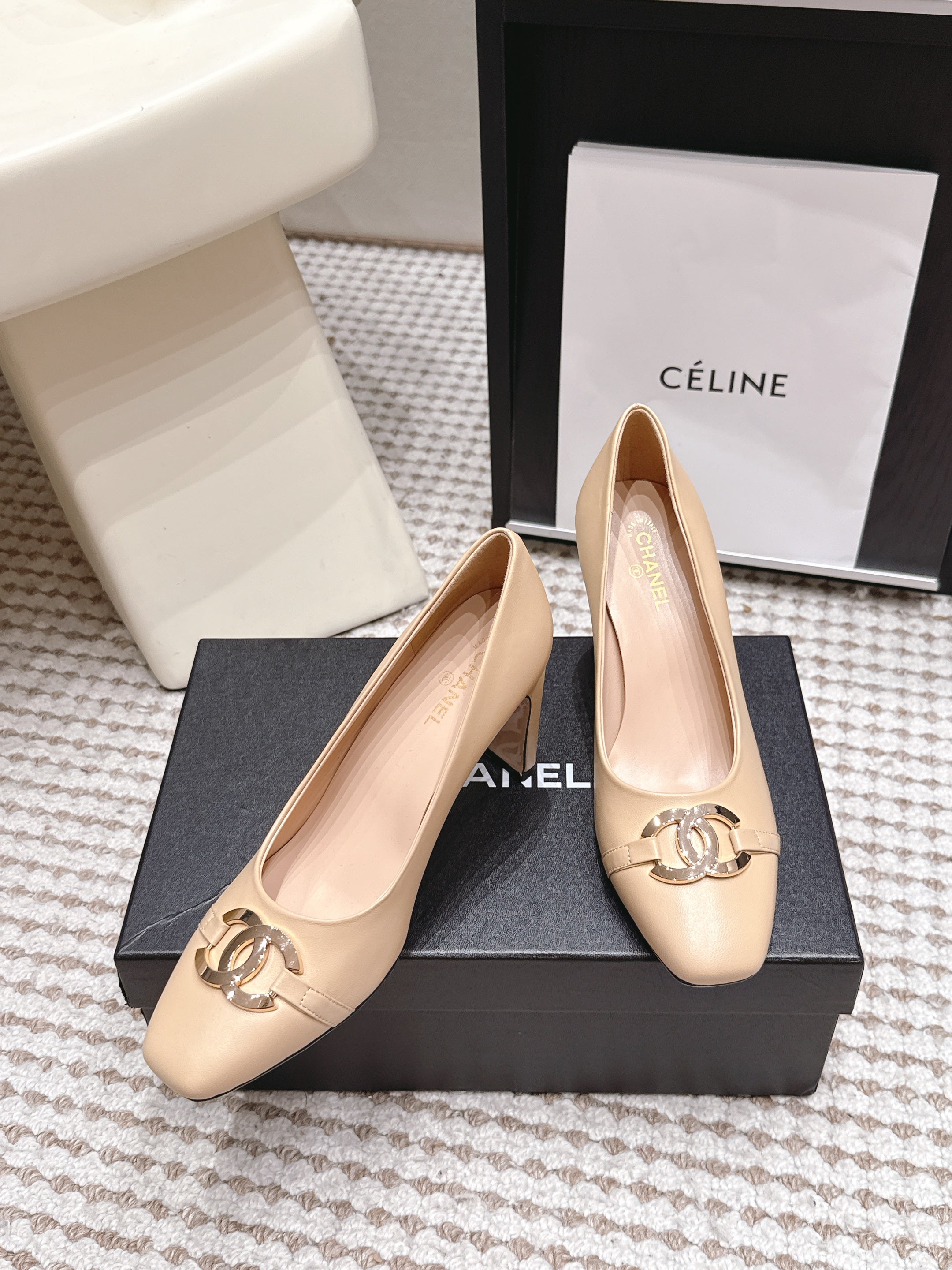 CHANEL 26S HIGH HEELS 95 MM IN BEIGE CALFSKIN WITH GOLD-TONE CC LOGO