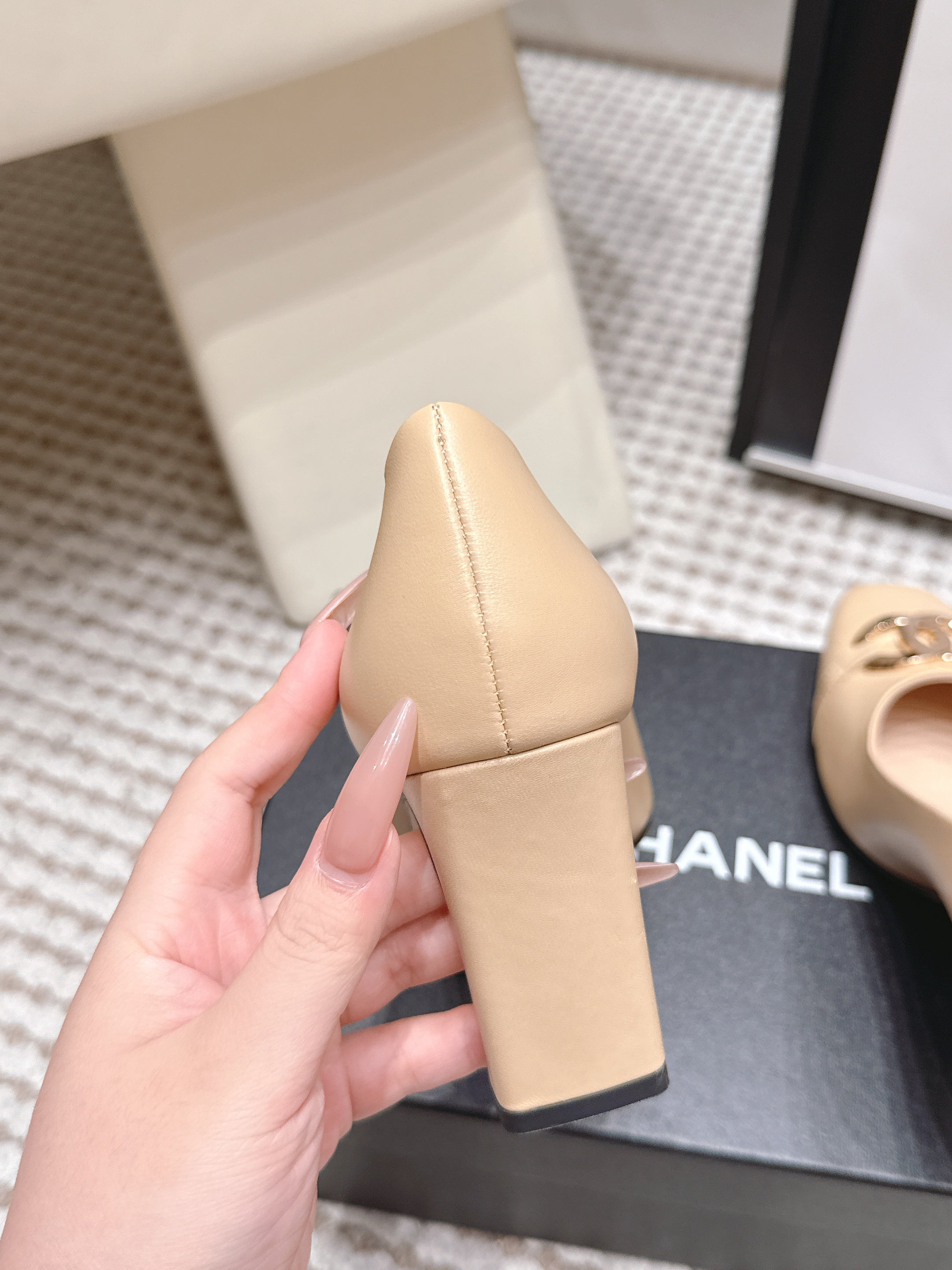 CHANEL 26S HIGH HEELS 95 MM IN BEIGE CALFSKIN WITH GOLD-TONE CC LOGO