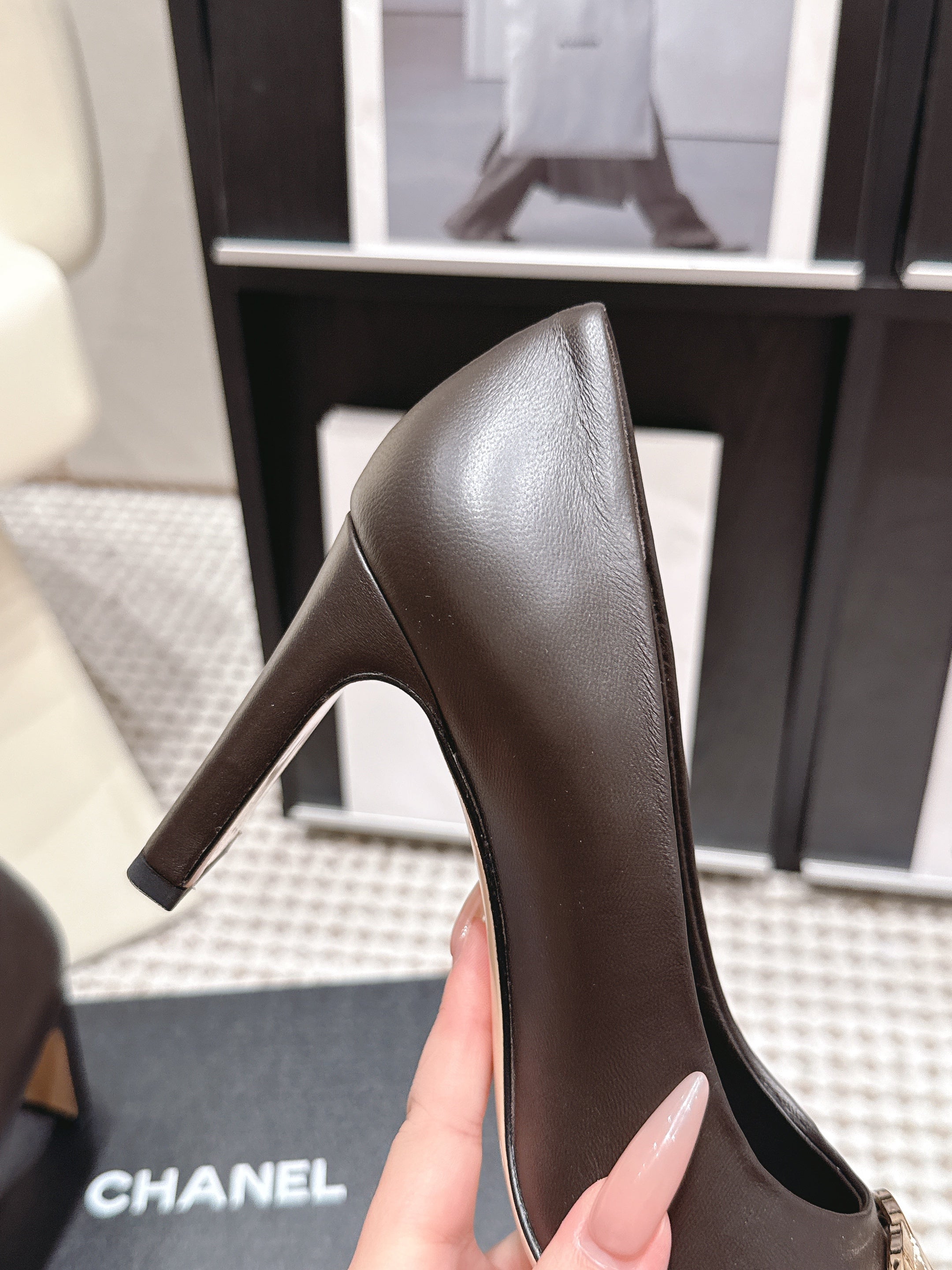 CHANEL 26S HIGH HEELS 95 MM IN DARK BROWN CALFSKIN WITH GOLD-TONE CC LOGO