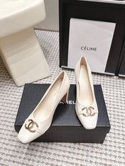 CHANEL 26S HIGH HEELS 95 MM IN WHITE CALFSKIN WITH GOLD-TONE CC LOGO