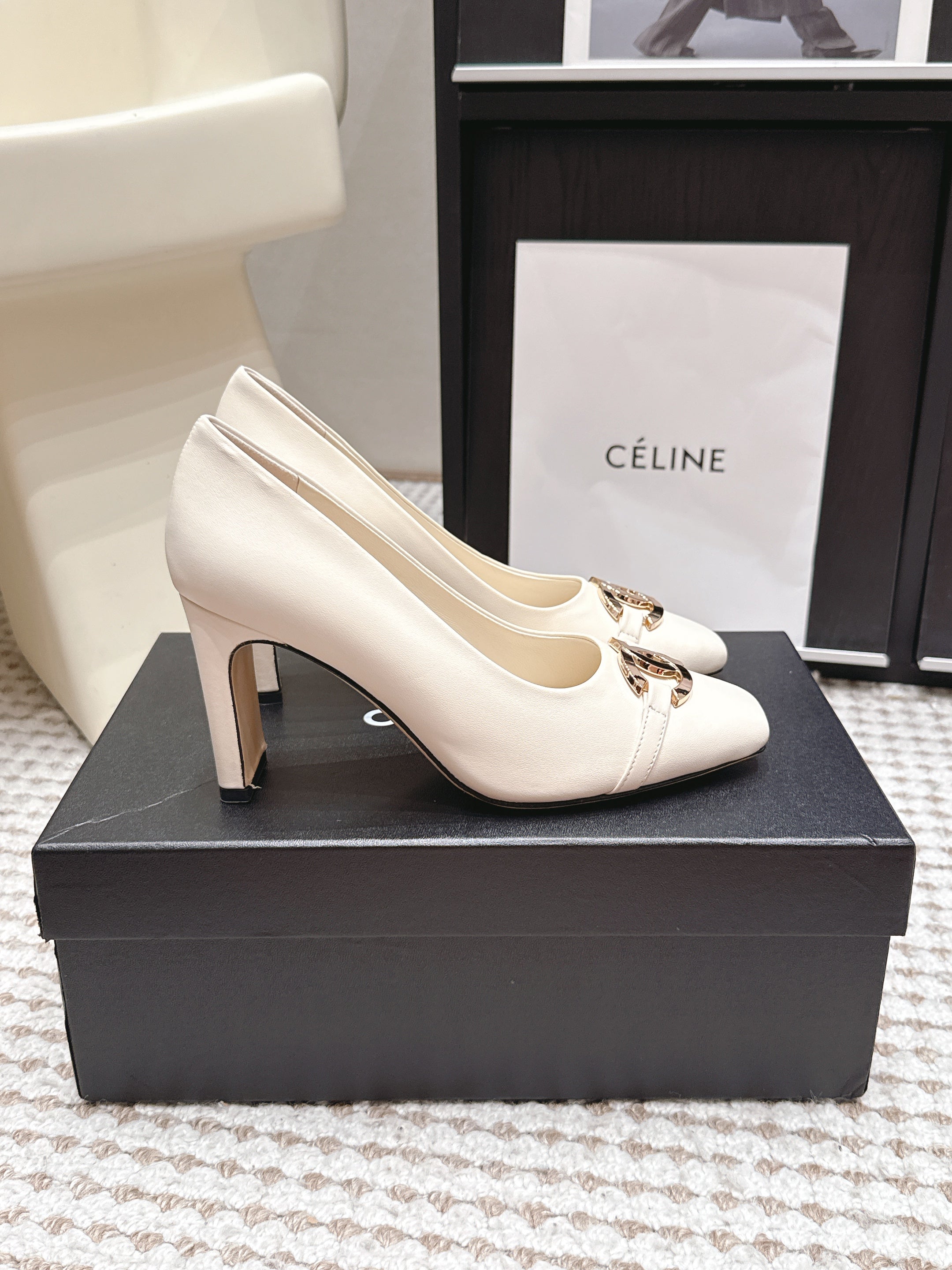 CHANEL 26S HIGH HEELS 95 MM IN WHITE CALFSKIN WITH GOLD-TONE CC LOGO