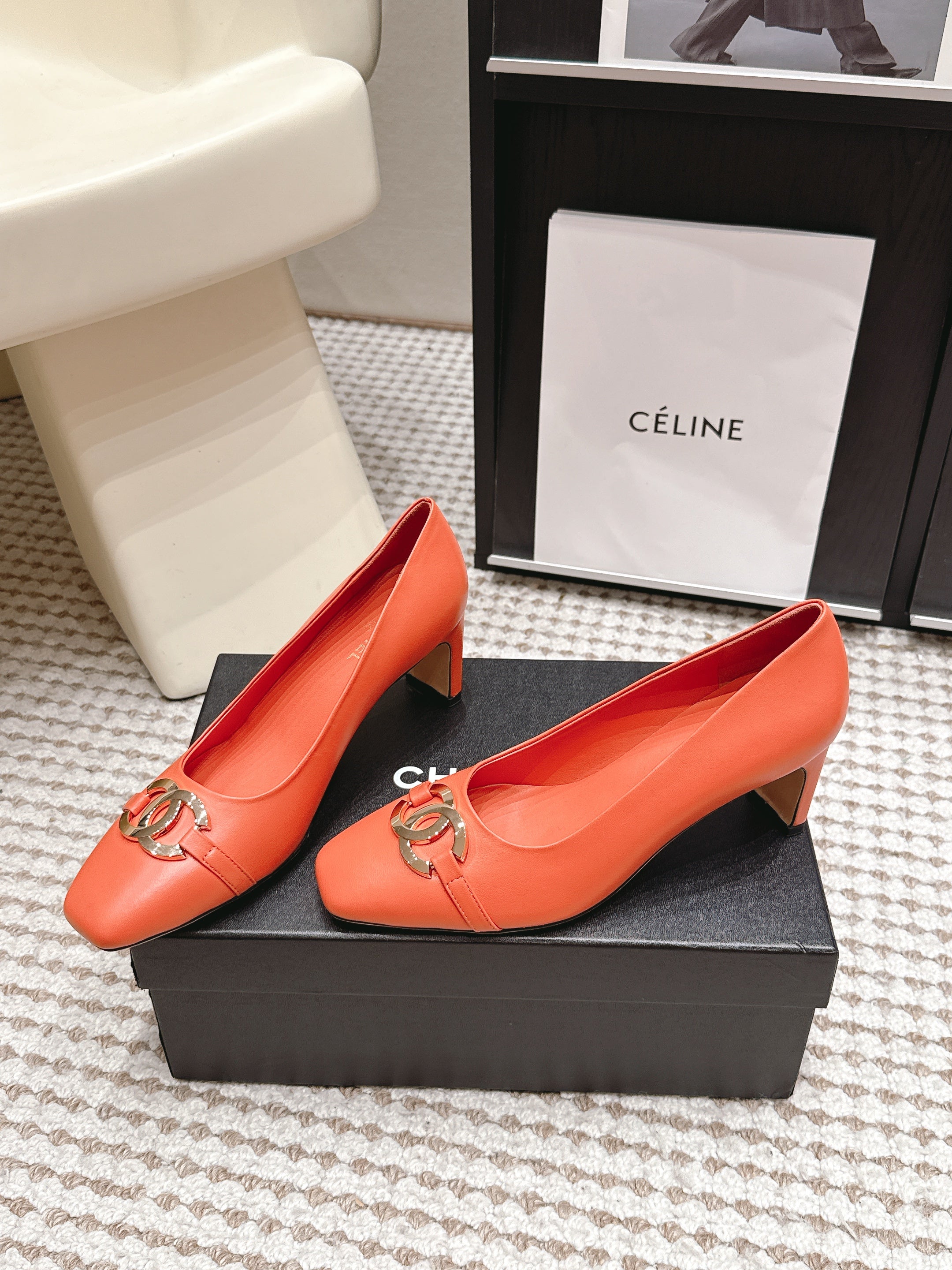 CHANEL 26S HIGH HEELS 75 MM IN ORANGE CALFSKIN WITH GOLD-TONE CC LOGO