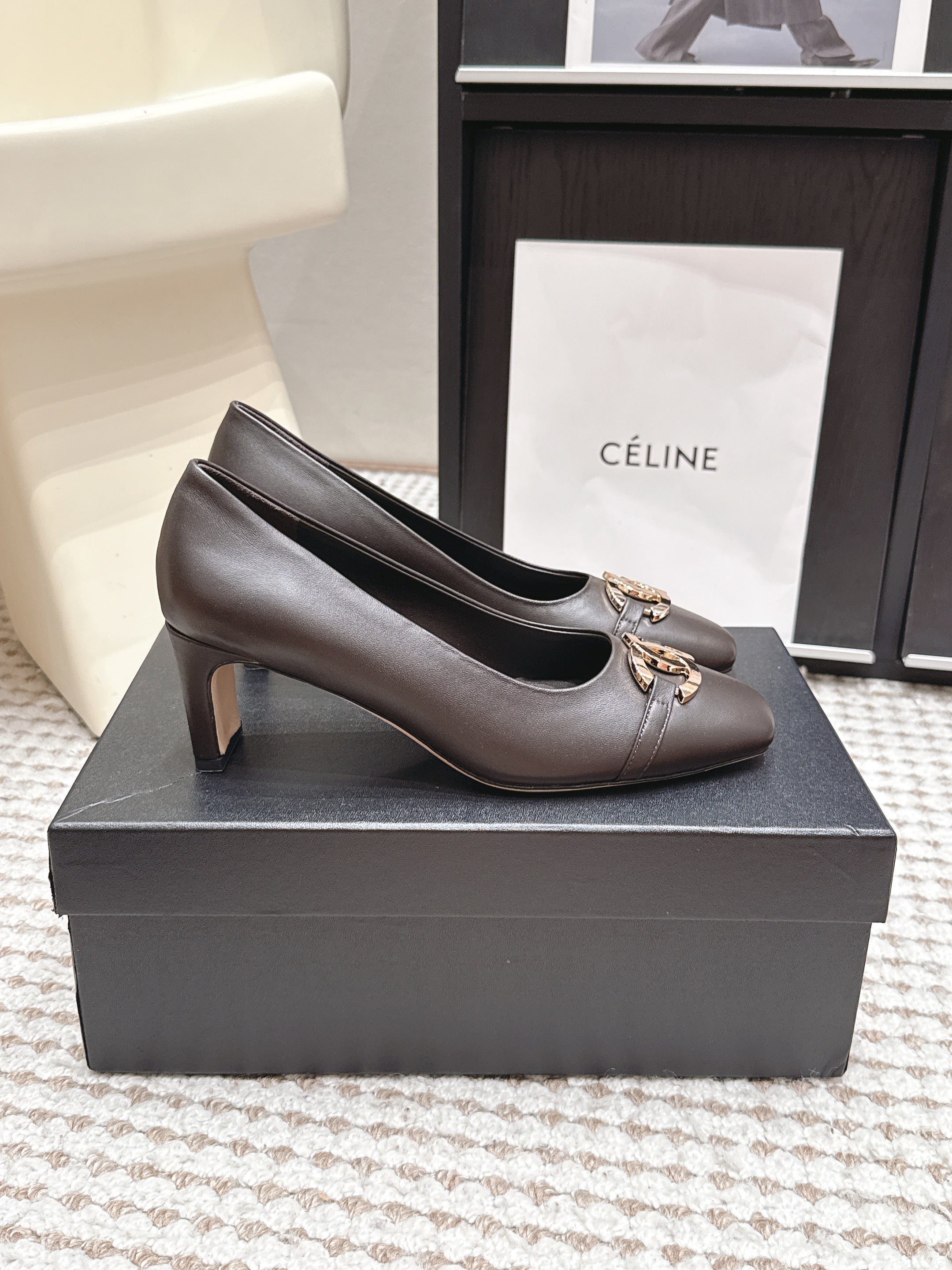 CHANEL 26S HIGH HEELS 75 MM IN DARK BROWN CALFSKIN WITH GOLD-TONE CC LOGO