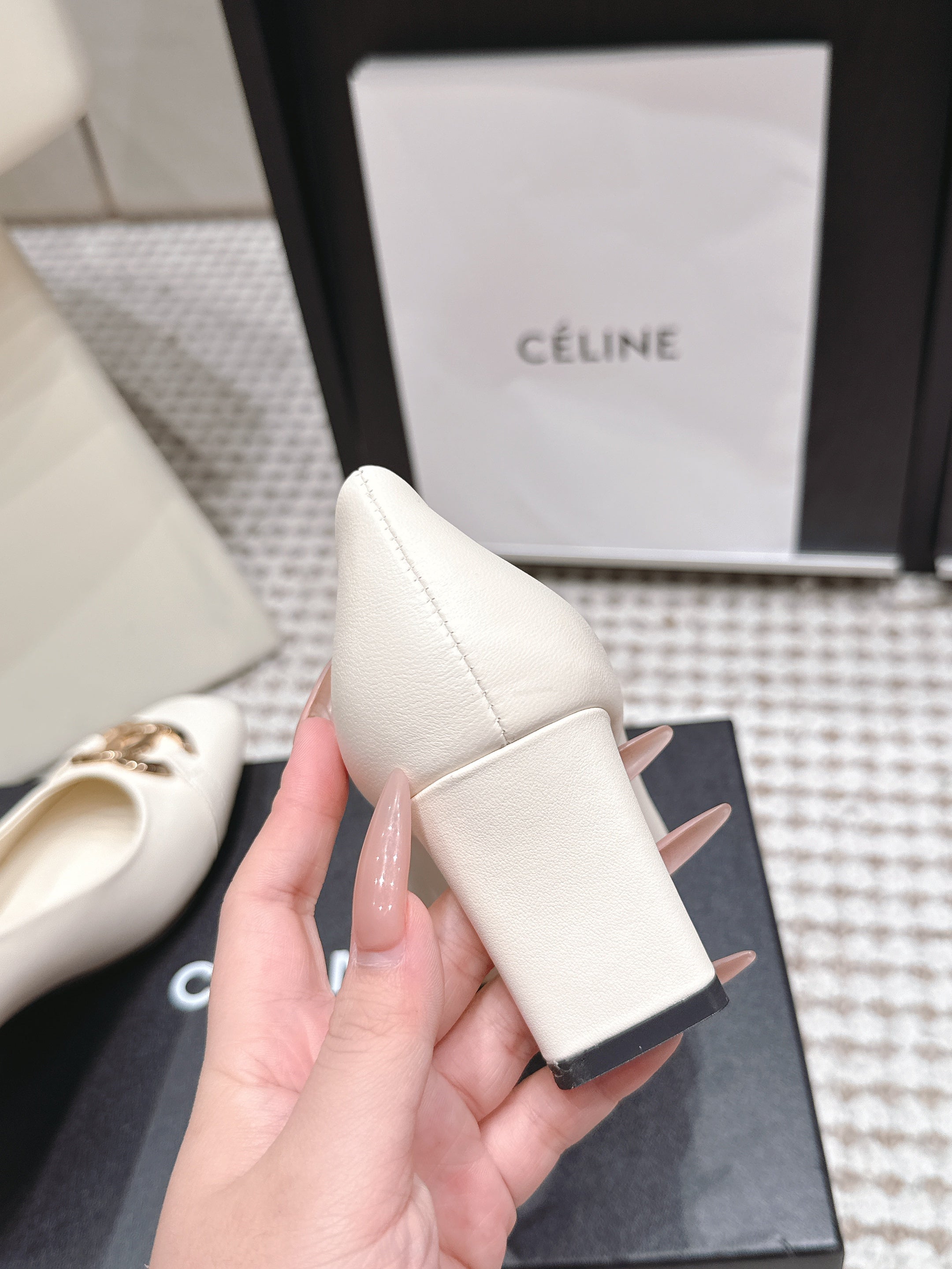CHANEL 26S HIGH HEELS 75 MM IN WHITE CALFSKIN WITH GOLD-TONE CC LOGO