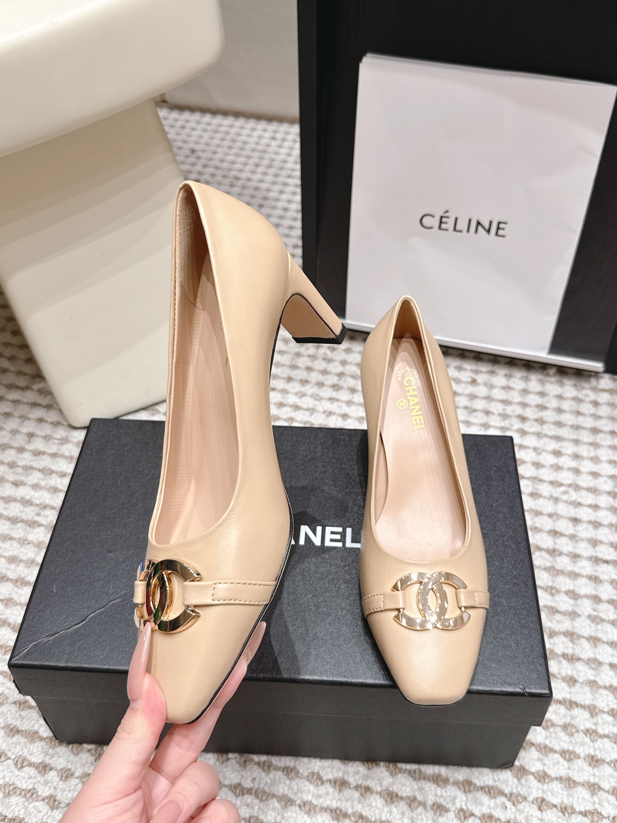 CHANEL 26S HIGH HEELS 75 MM IN BEIGE CALFSKIN WITH GOLD-TONE CC LOGO