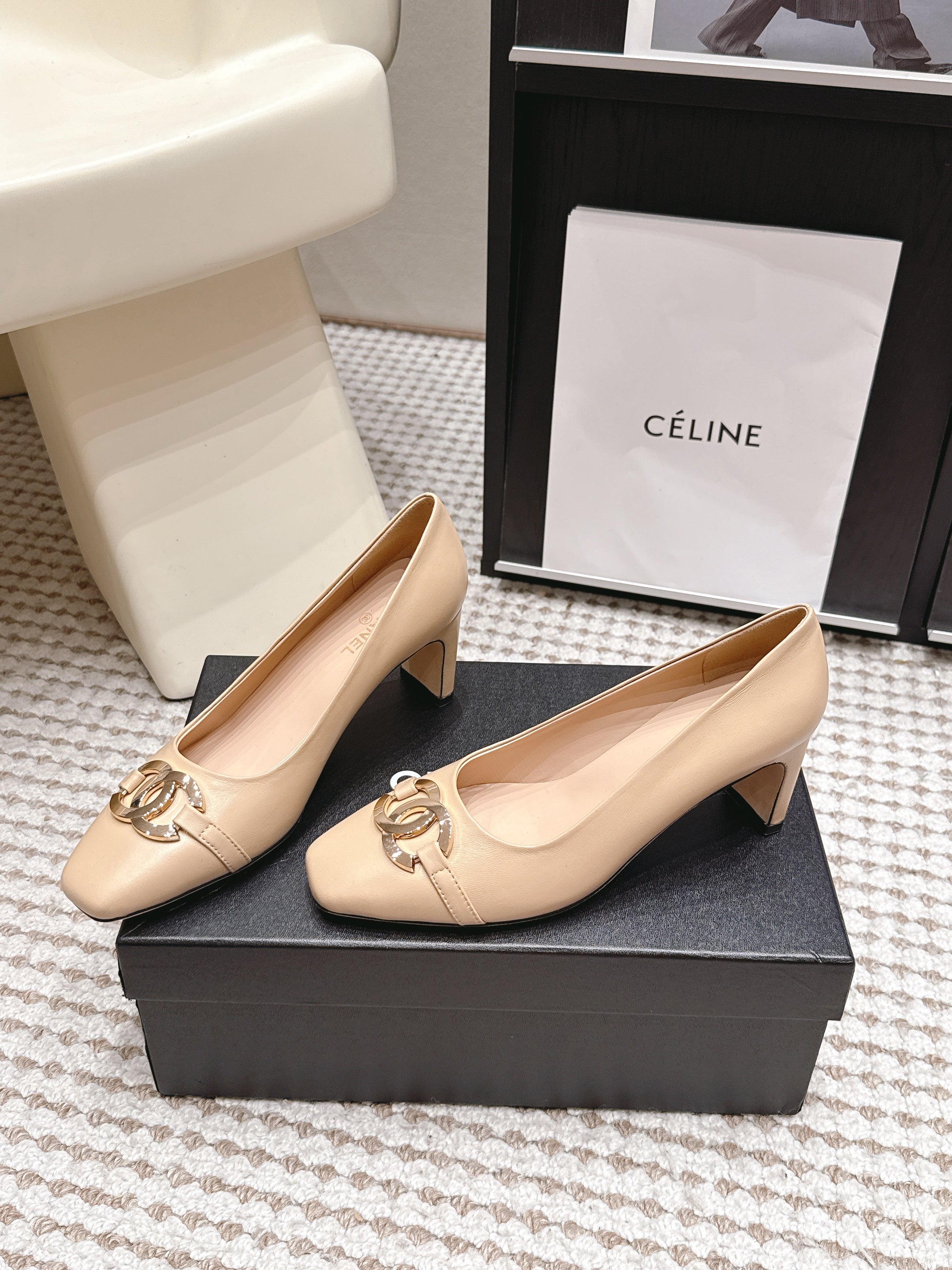 CHANEL 26S HIGH HEELS 75 MM IN BEIGE CALFSKIN WITH GOLD-TONE CC LOGO