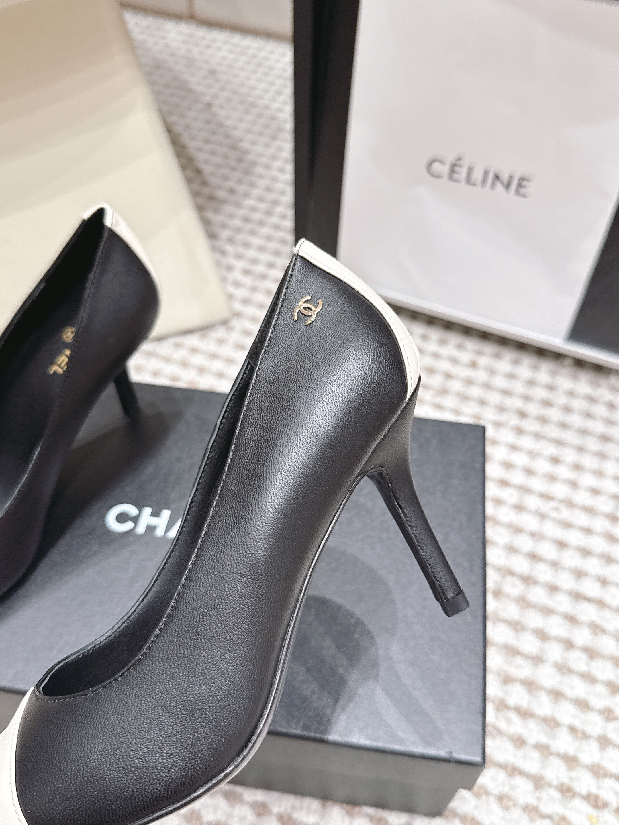 CHANEL 26S HIGH HEELS IN BLACK LAMBSKIN WITH WHITE CHEVRON-QUILTED TOE