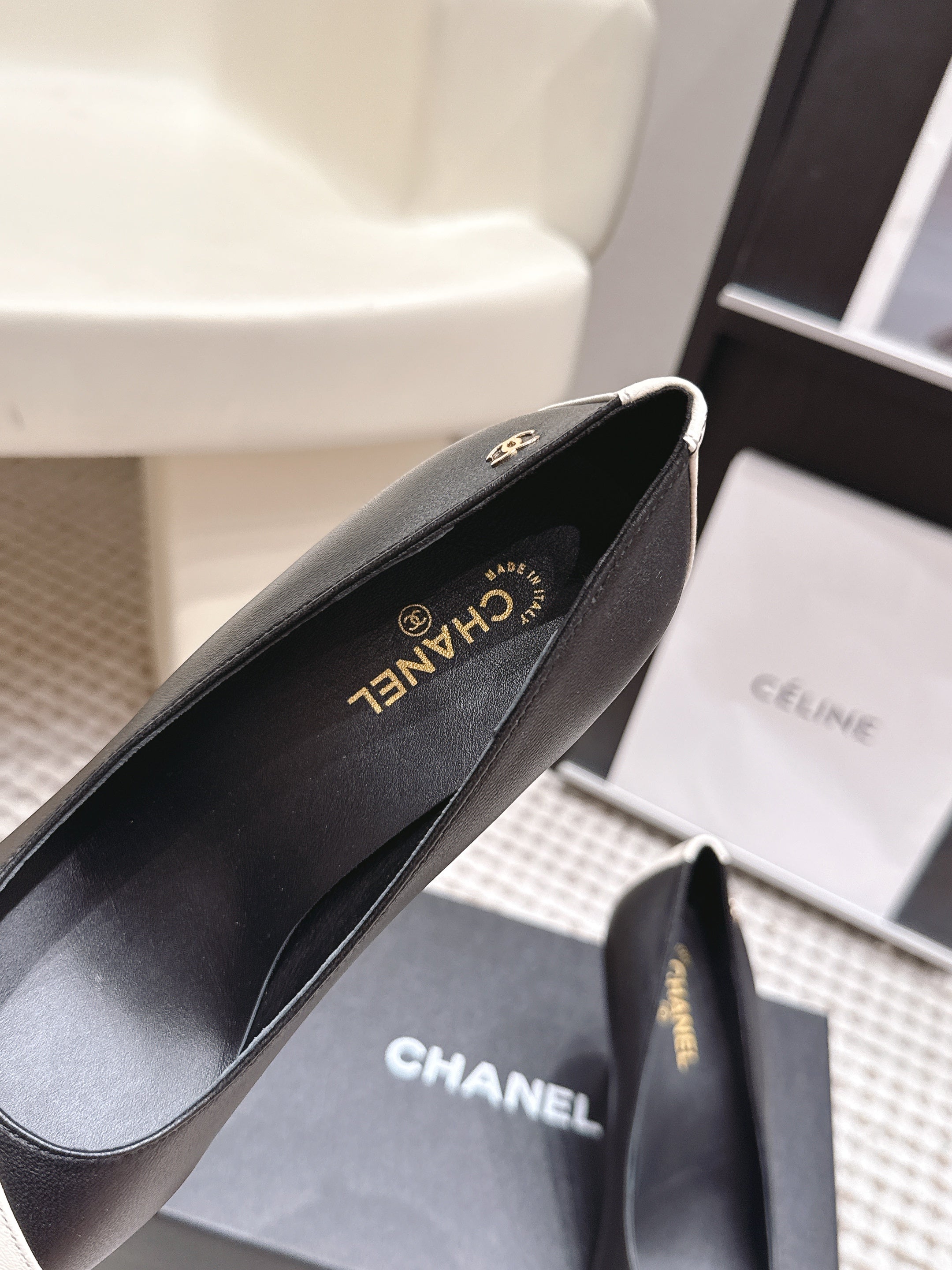 CHANEL 26S HIGH HEELS IN BLACK LAMBSKIN WITH WHITE CHEVRON-QUILTED TOE
