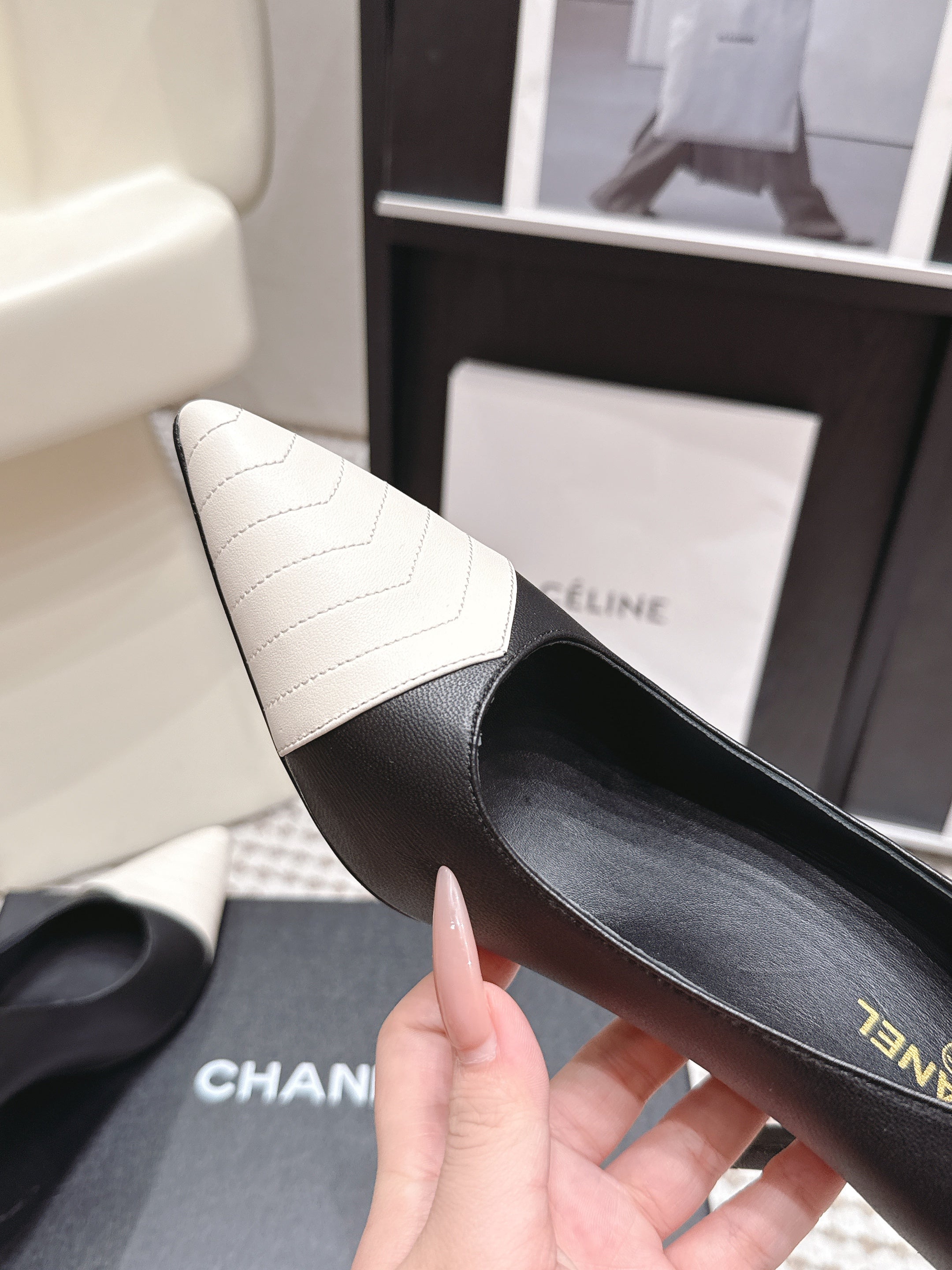 CHANEL 26S HIGH HEELS IN BLACK LAMBSKIN WITH WHITE CHEVRON-QUILTED TOE
