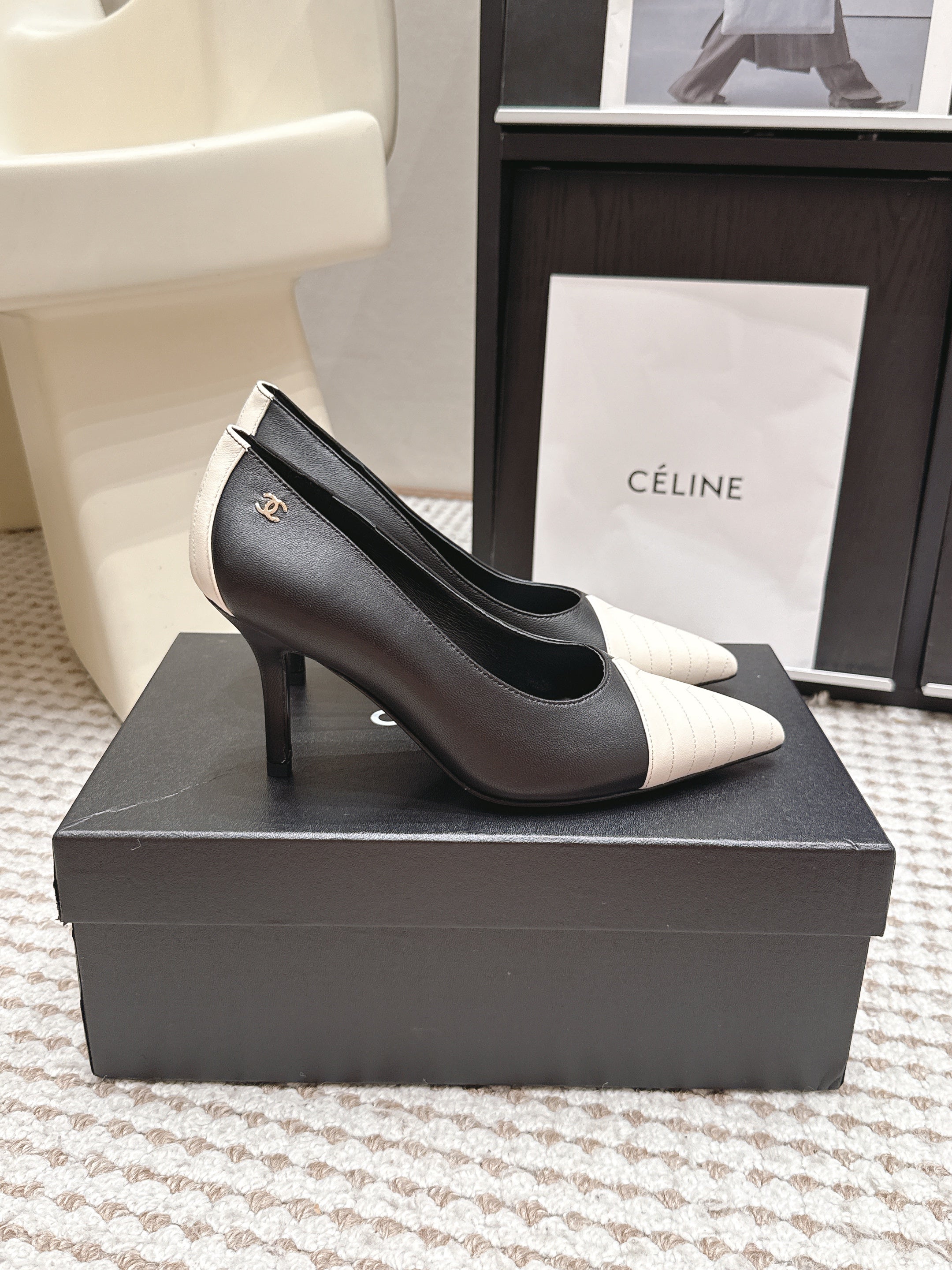 CHANEL 26S HIGH HEELS IN BLACK LAMBSKIN WITH WHITE CHEVRON-QUILTED TOE