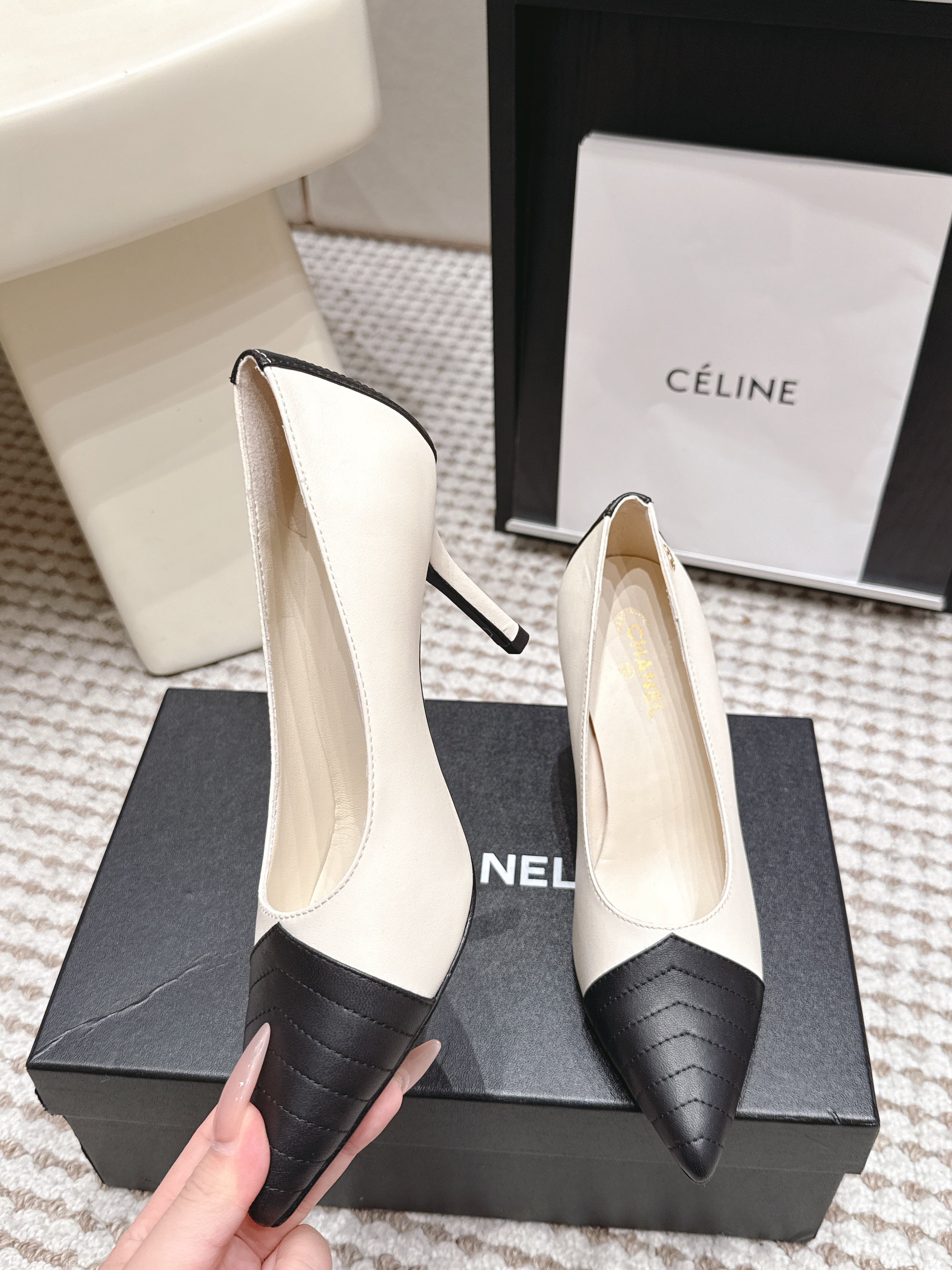 CHANEL 26S HIGH HEELS IN WHITE LAMBSKIN WITH BLACK CHEVRON-QUILTED TOE