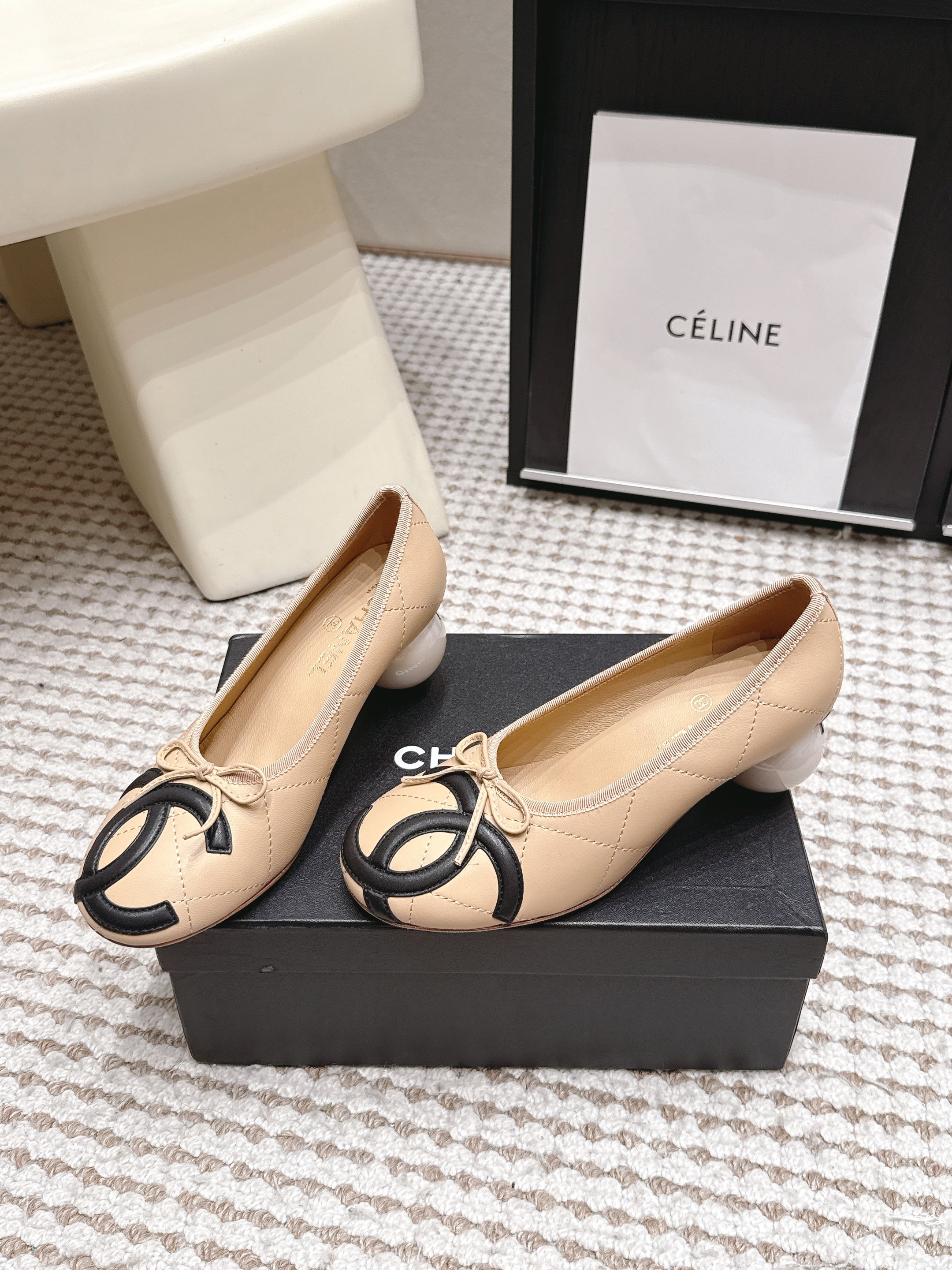 CHANEL 26S PEARL HIGH HEELS 55 MM IN BEIGE CALFSKIN WITH BLACK CC LOGO