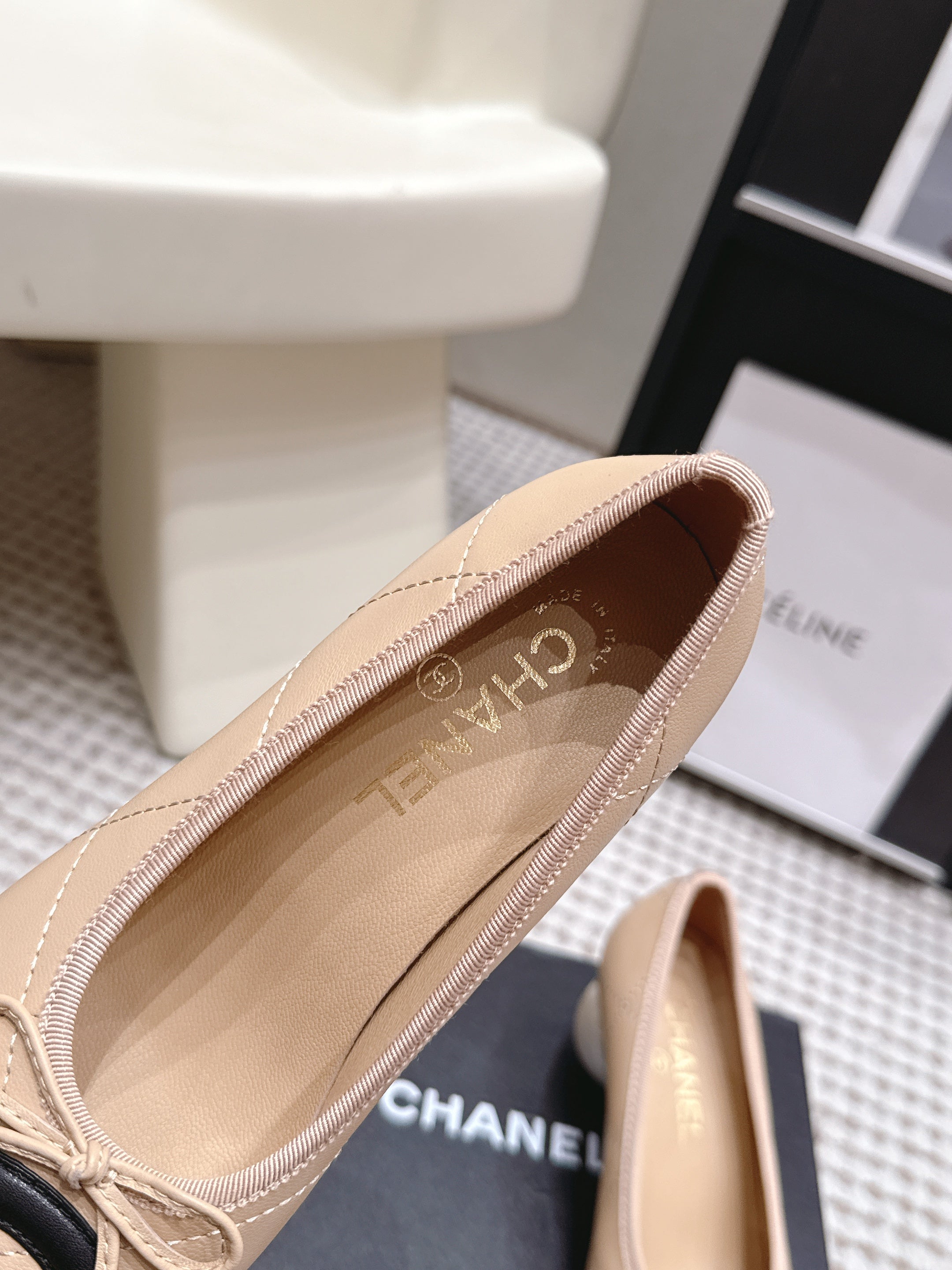 CHANEL 26S PEARL HIGH HEELS 55 MM IN BEIGE CALFSKIN WITH BLACK CC LOGO