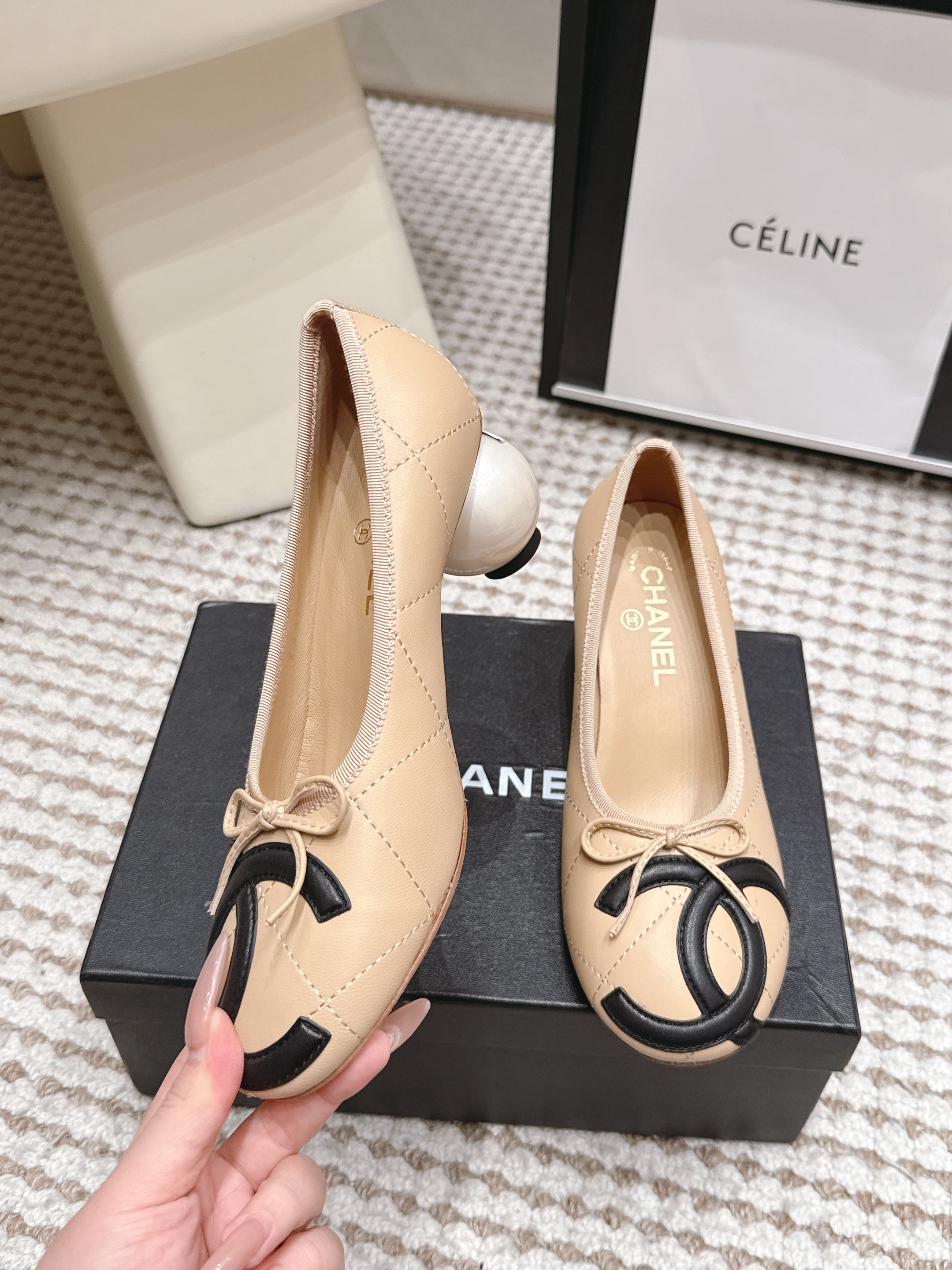 CHANEL 26S PEARL HIGH HEELS 55 MM IN BEIGE CALFSKIN WITH BLACK CC LOGO