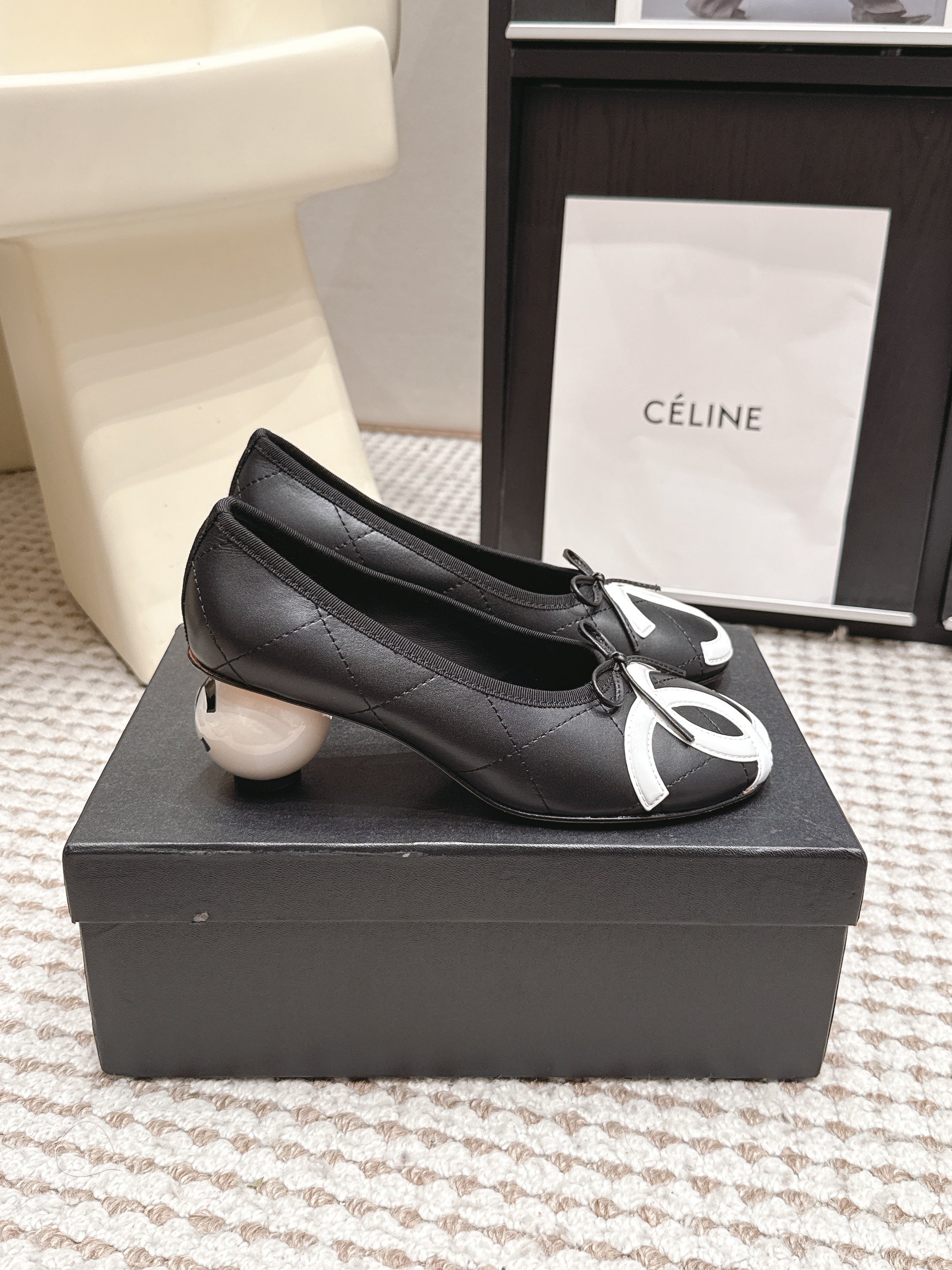 CHANEL 26S PEARL HIGH HEELS 55 MM IN BLACK CALFSKIN WITH WHITE CC LOGO