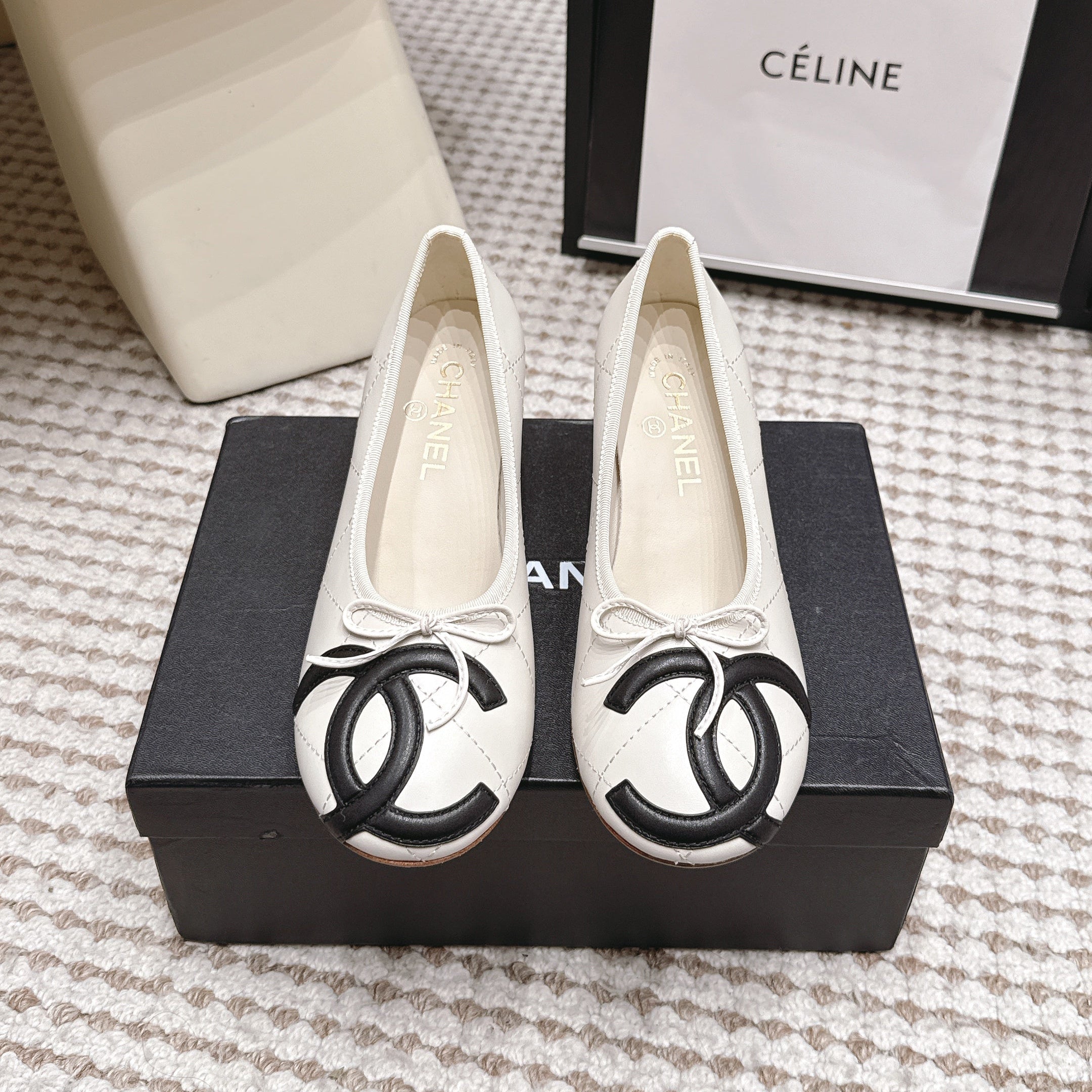CHANEL 26S PEARL HIGH HEELS 55 MM IN WHITE CALFSKIN WITH BLACK CC LOGO