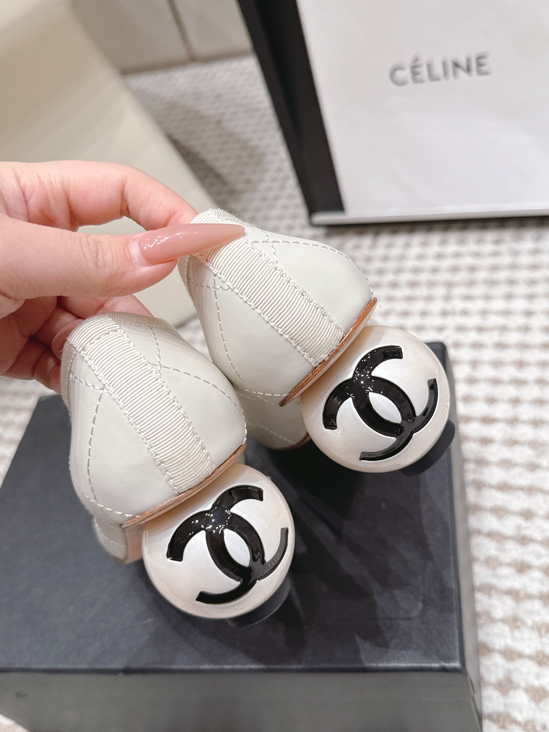 CHANEL 26S PEARL HIGH HEELS 55 MM IN WHITE CALFSKIN WITH BLACK CC LOGO