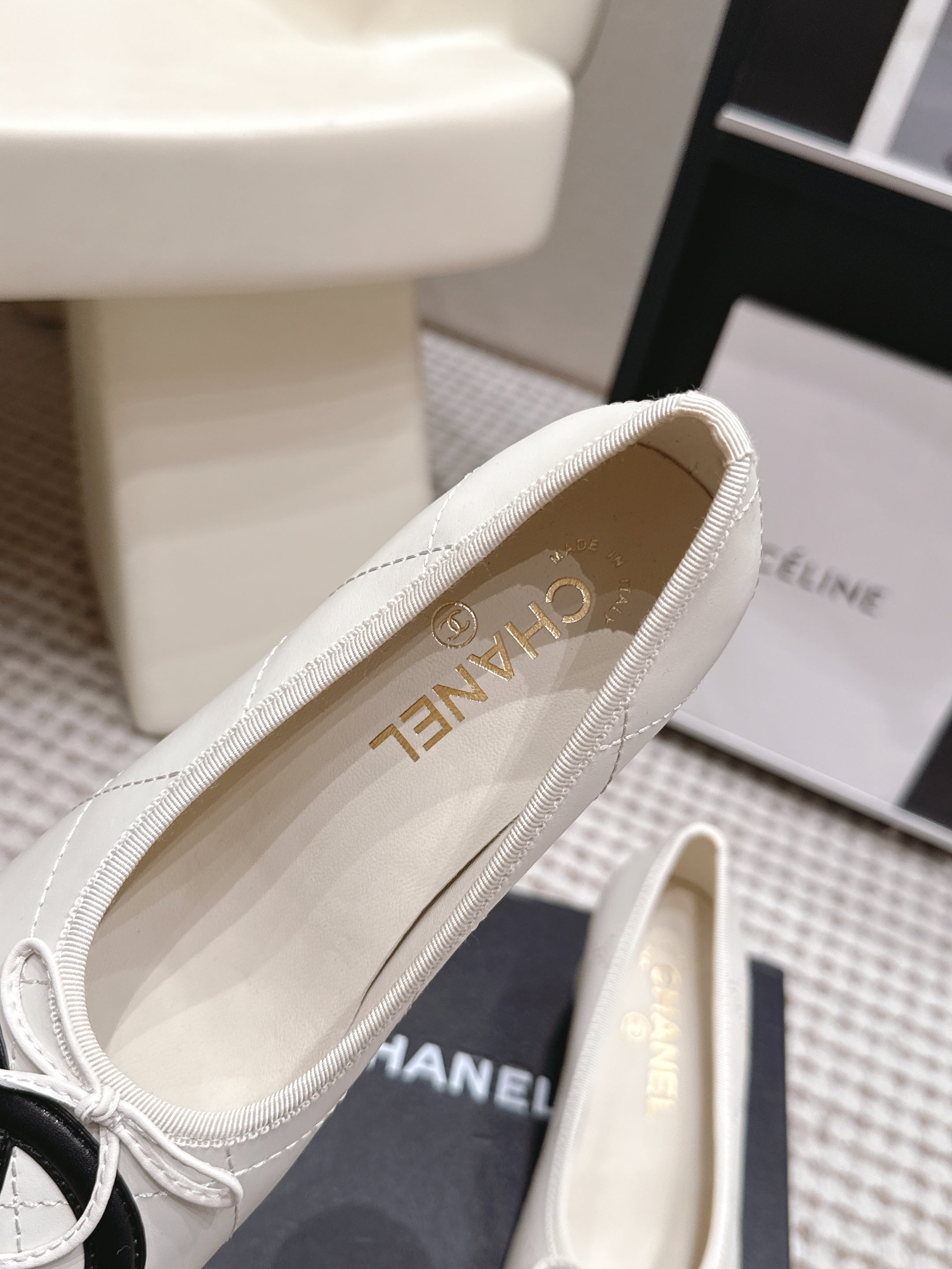 CHANEL 26S PEARL HIGH HEELS 55 MM IN WHITE CALFSKIN WITH BLACK CC LOGO