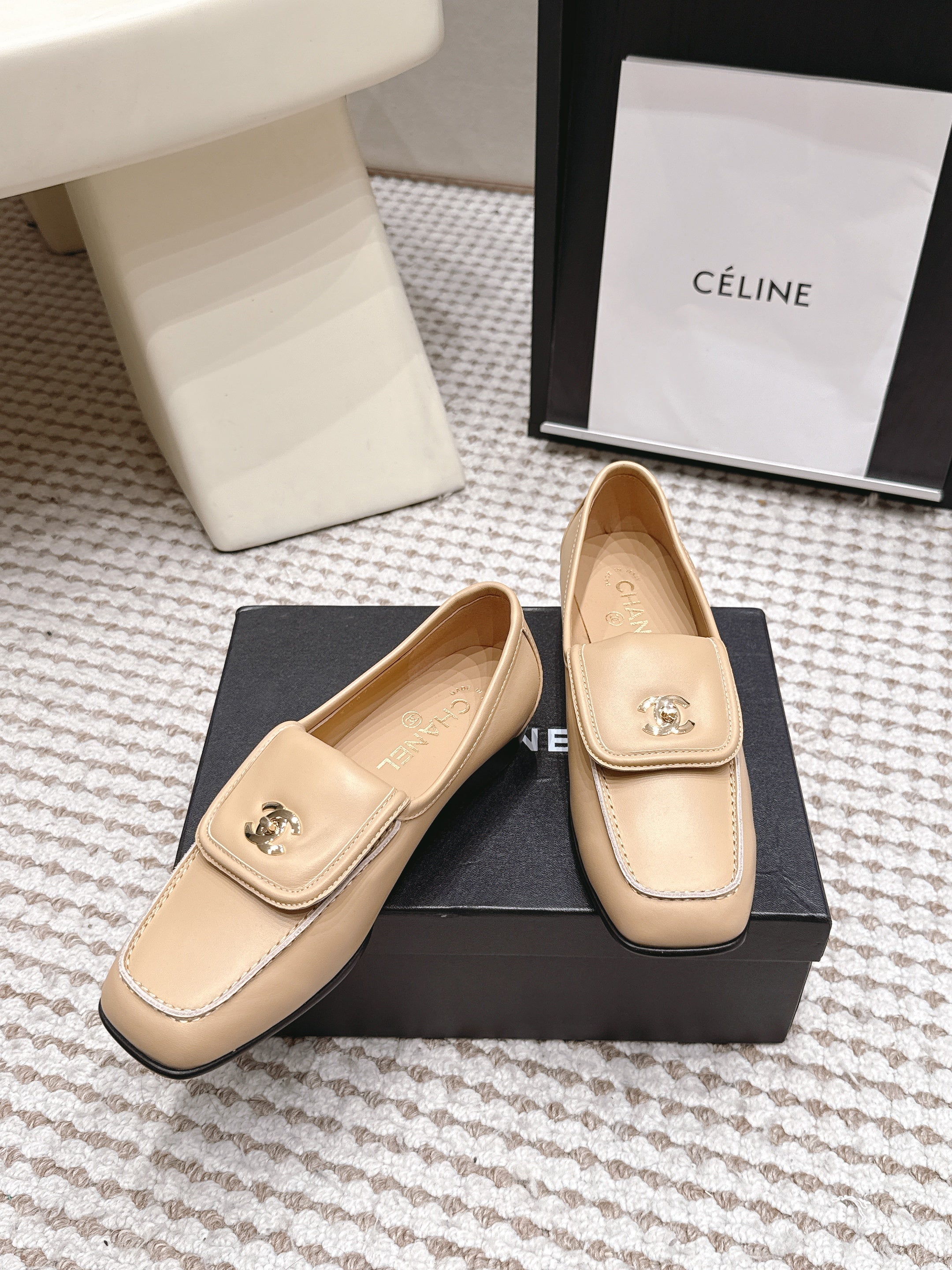 CHANEL 26S LOAFERS IN BEIGE CALFSKIN WITH GOLD-TONE CC LOGO