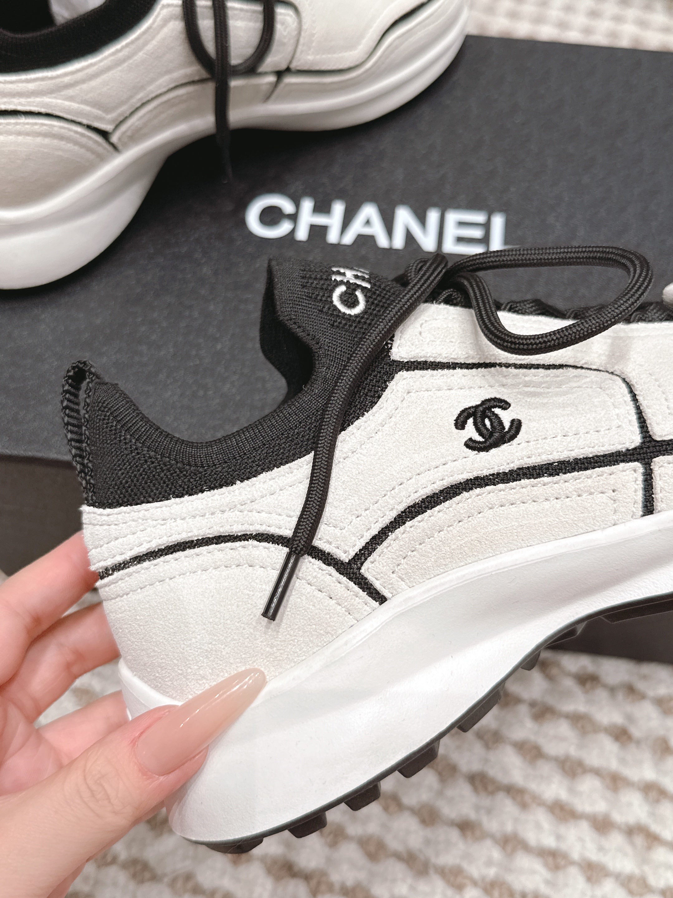 CHANEL 26S PLATFORM SNEAKERS 30 MM IN WHITE SUEDE WITH BLACK FABRIC