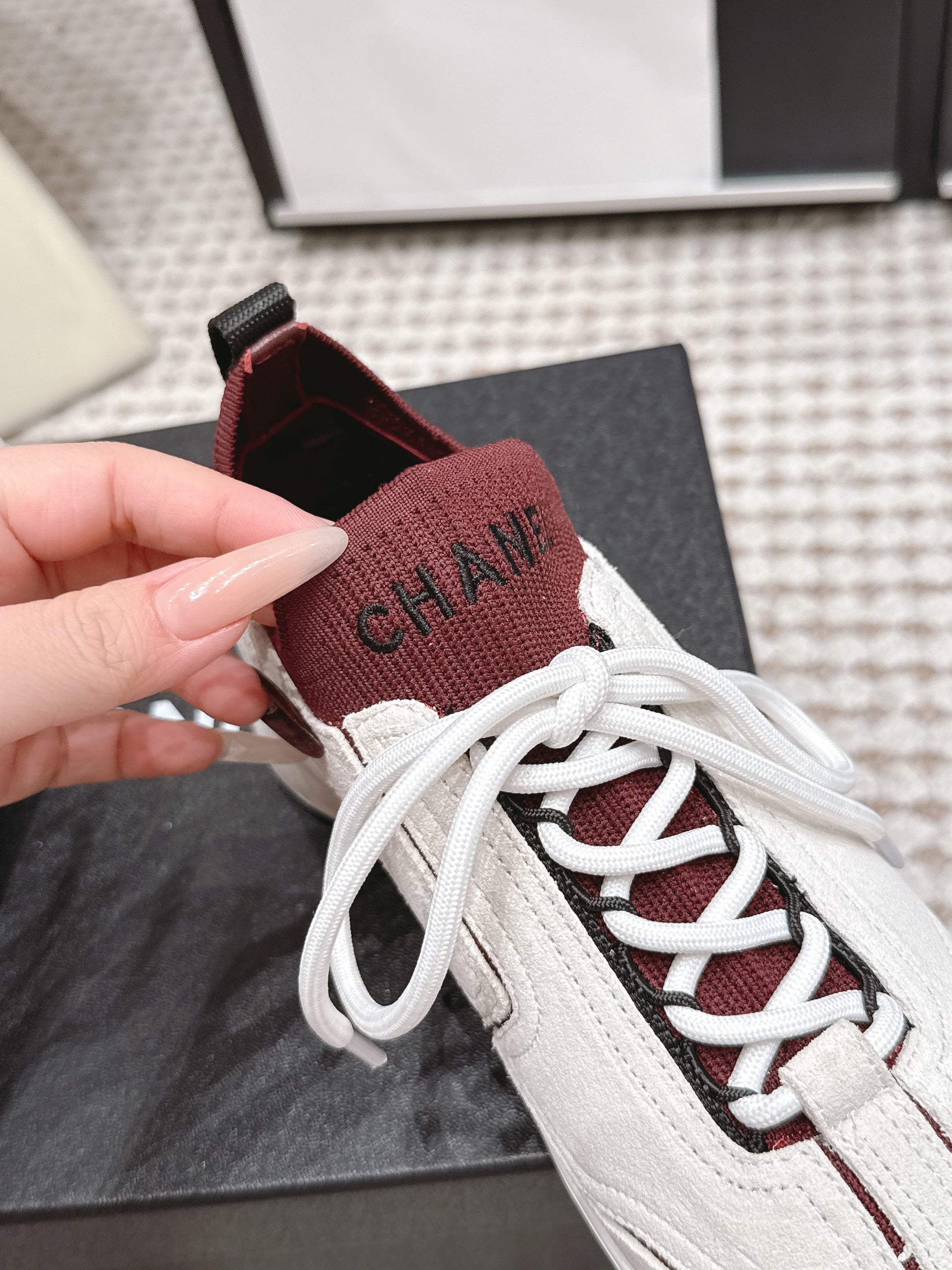 CHANEL 26S PLATFORM SNEAKERS 30 MM IN WHITE SUEDE WITH BURGUNDY FABRIC