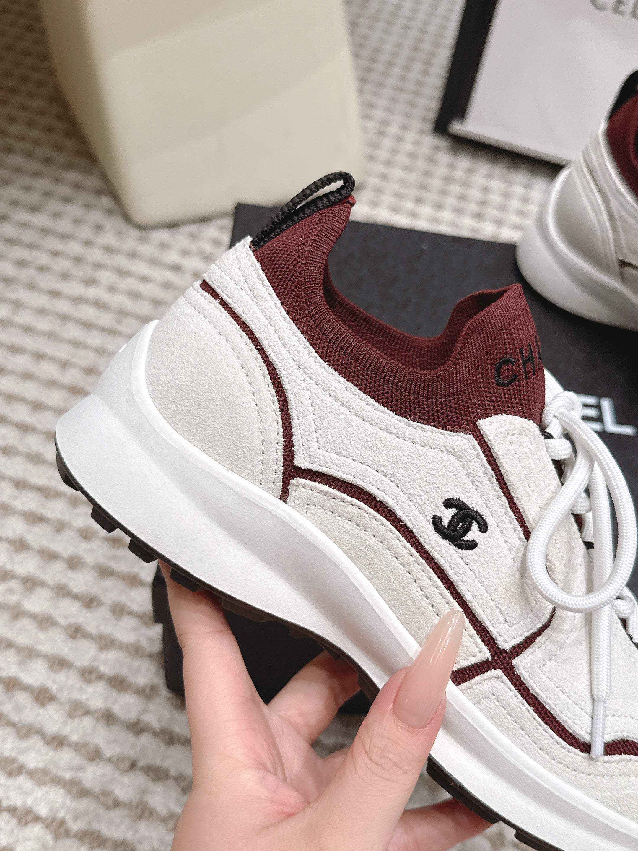 CHANEL 26S PLATFORM SNEAKERS 30 MM IN WHITE SUEDE WITH BURGUNDY FABRIC
