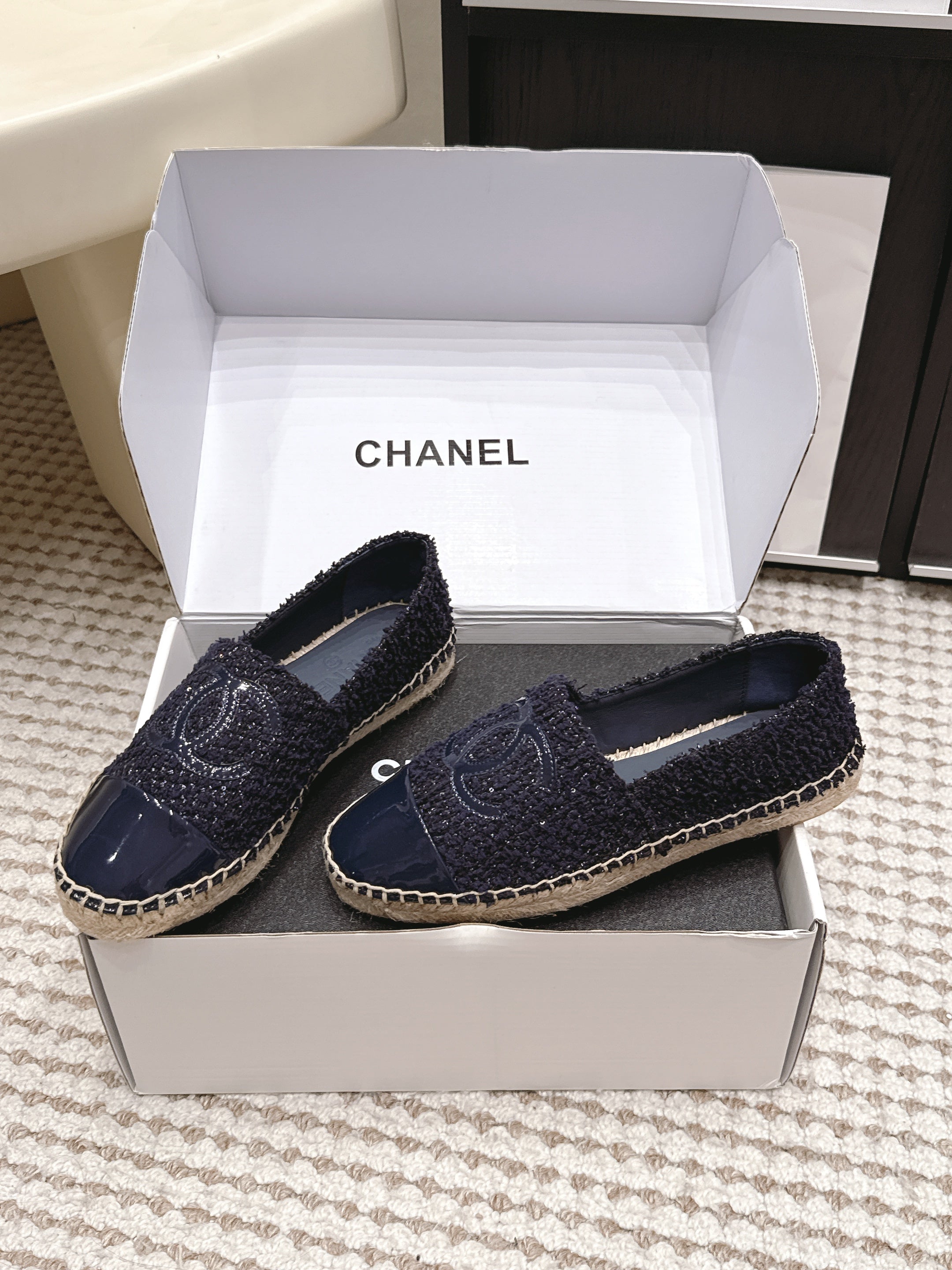 CHANEL 26S SLIP ONS IN NAVY BLUE TWEED AND PATENT CALFSKIN