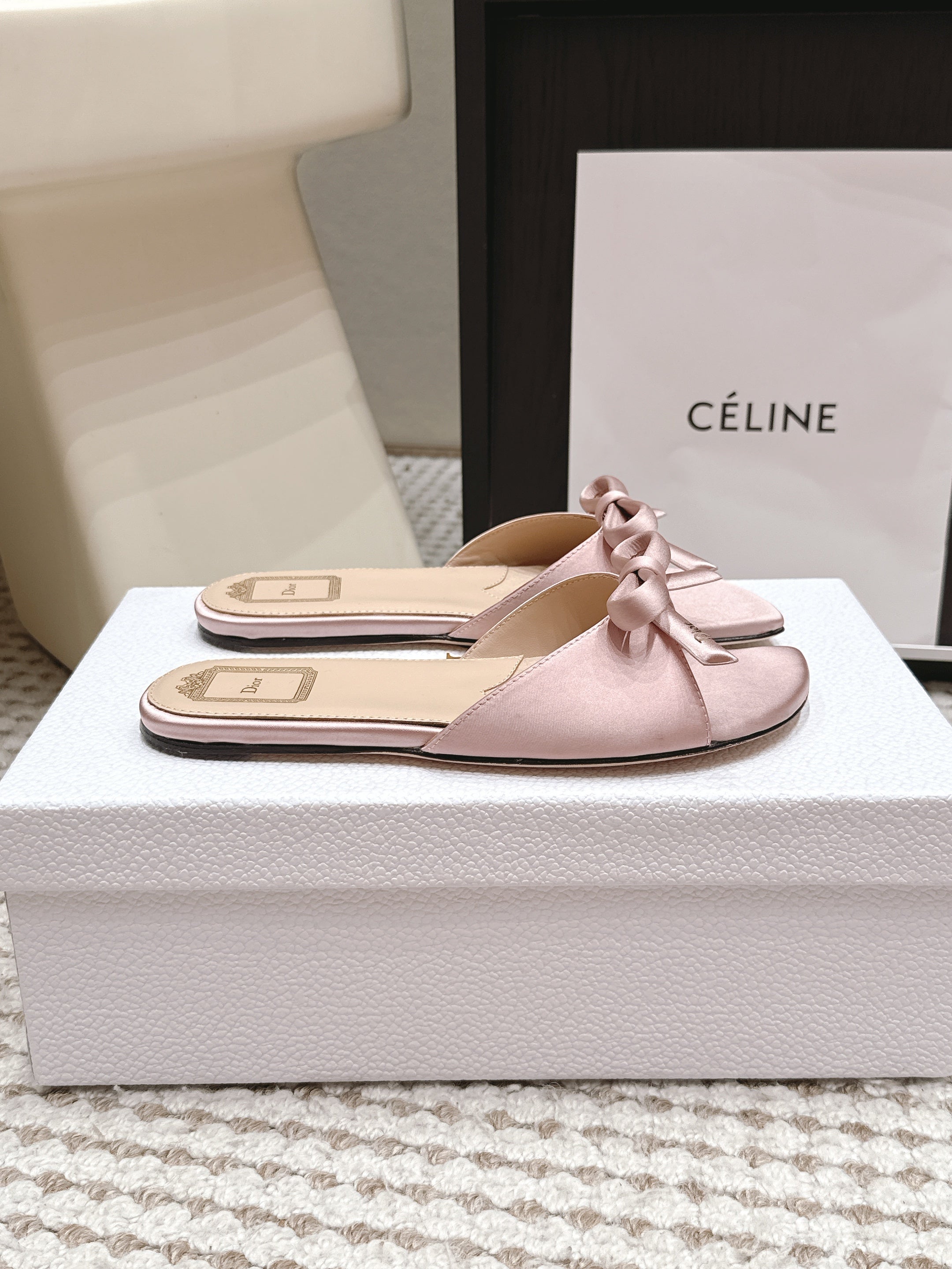 DIOR 26S FLAT SANDAL IN PINK SATIN WITH BOW