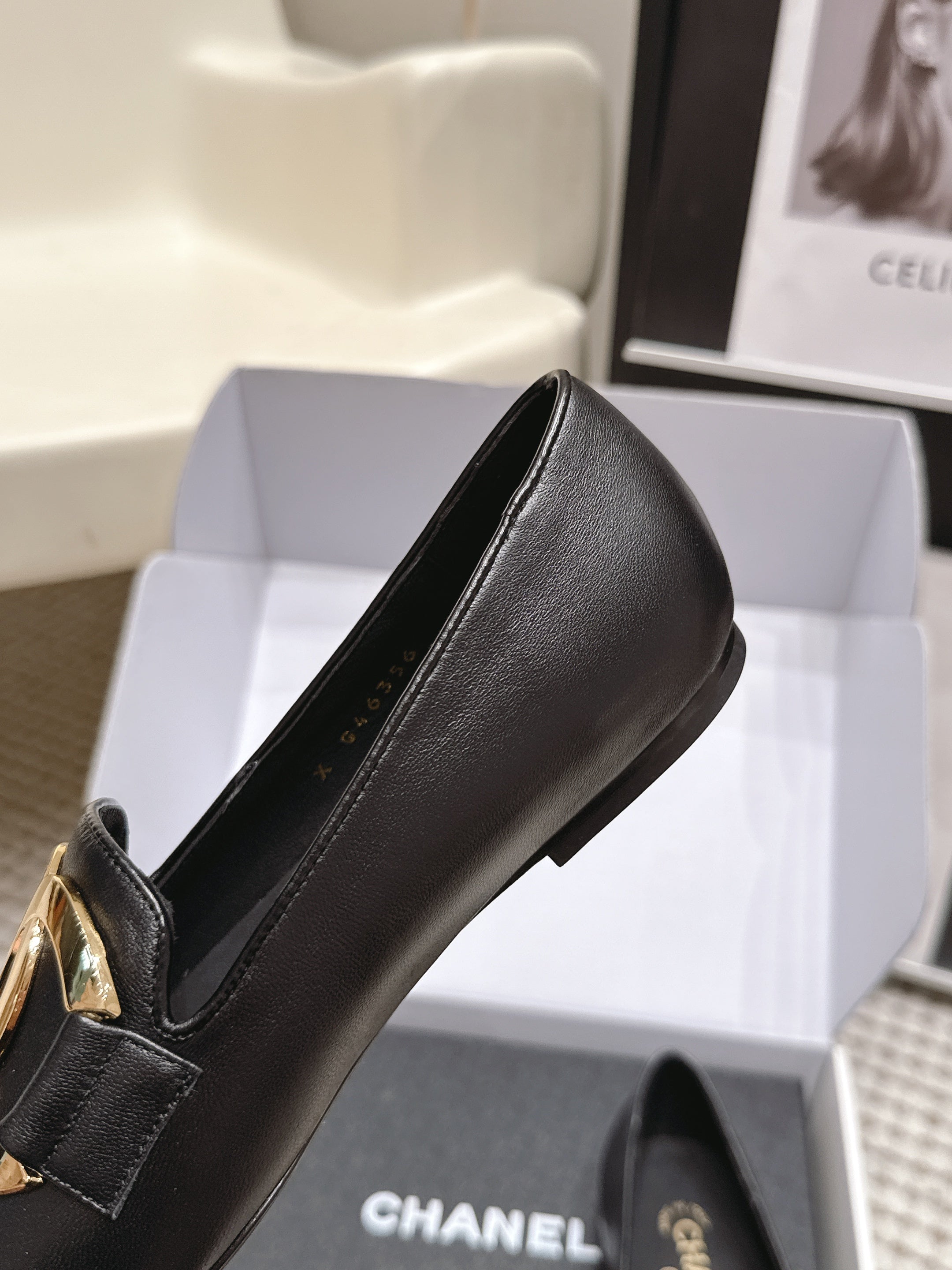 CHANEL 26S SQUARE TOE FLATS IN BLACK CALFSKIN WITH GOLD TONE CC LOGO