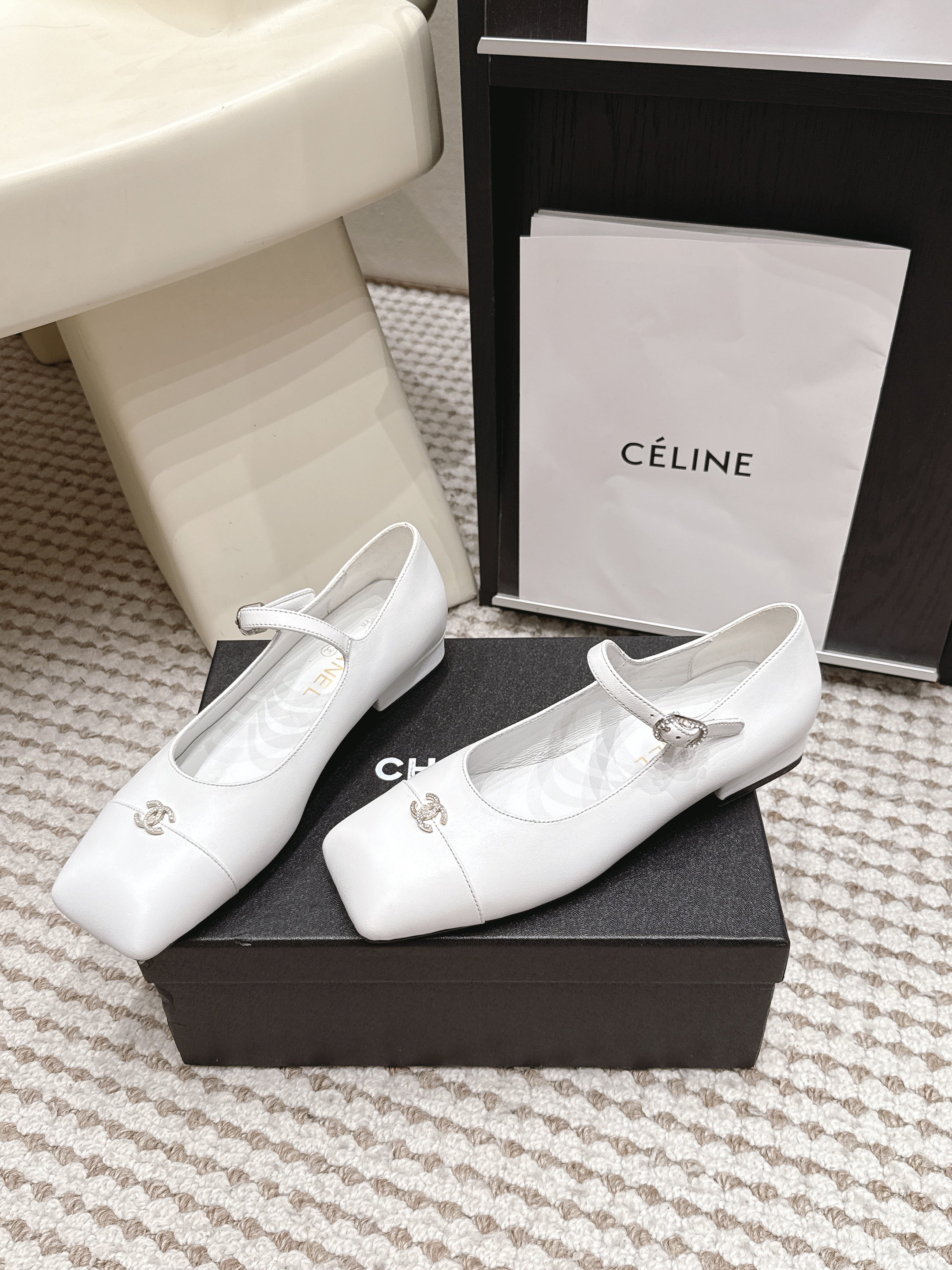CHANEL 26S SQUARE TOE MARY JANE FLATS IN WHITE CALFSKIN