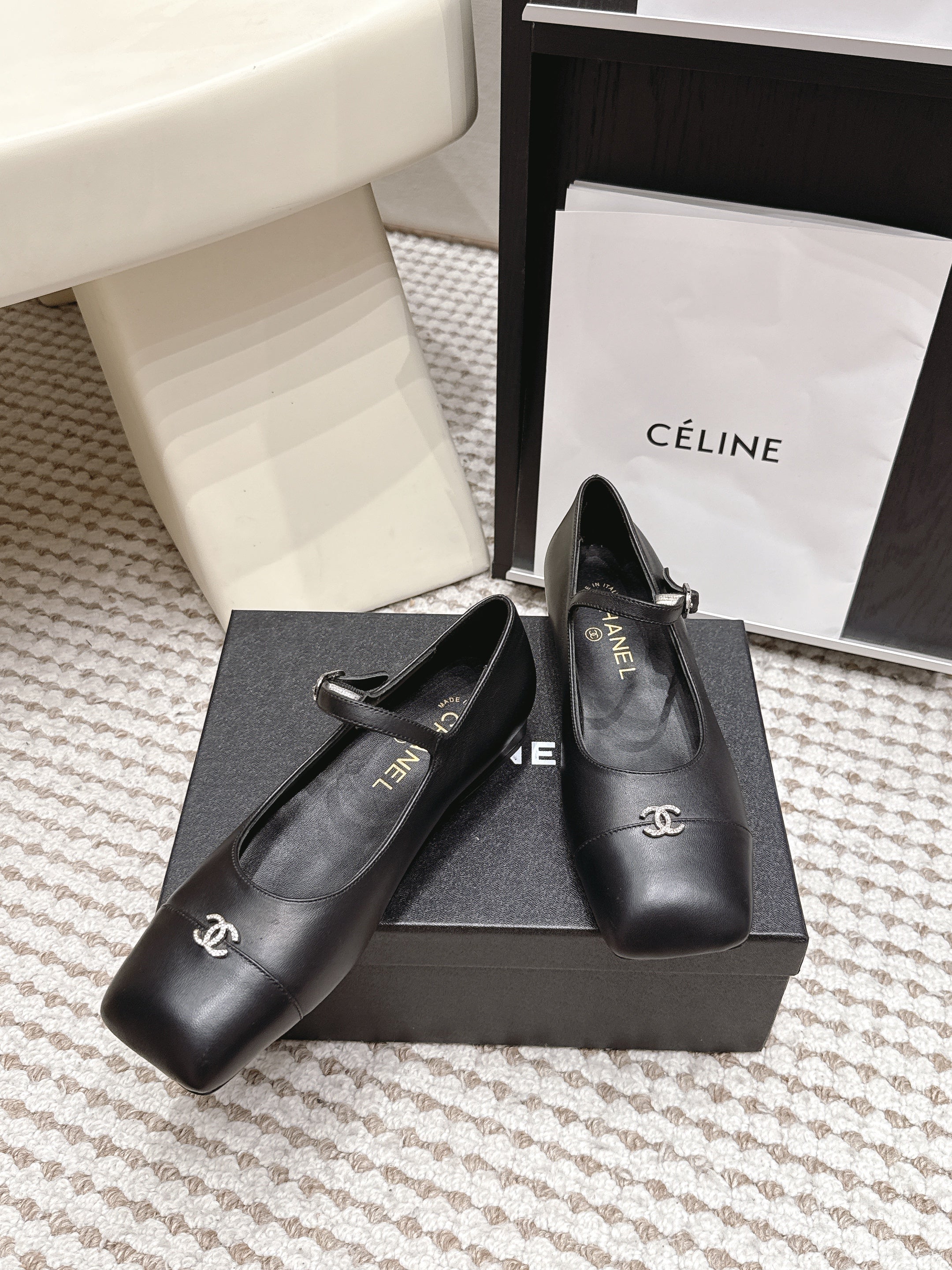 CHANEL 26S SQUARE TOE MARY JANE FLATS IN BLACK CALFSKIN
