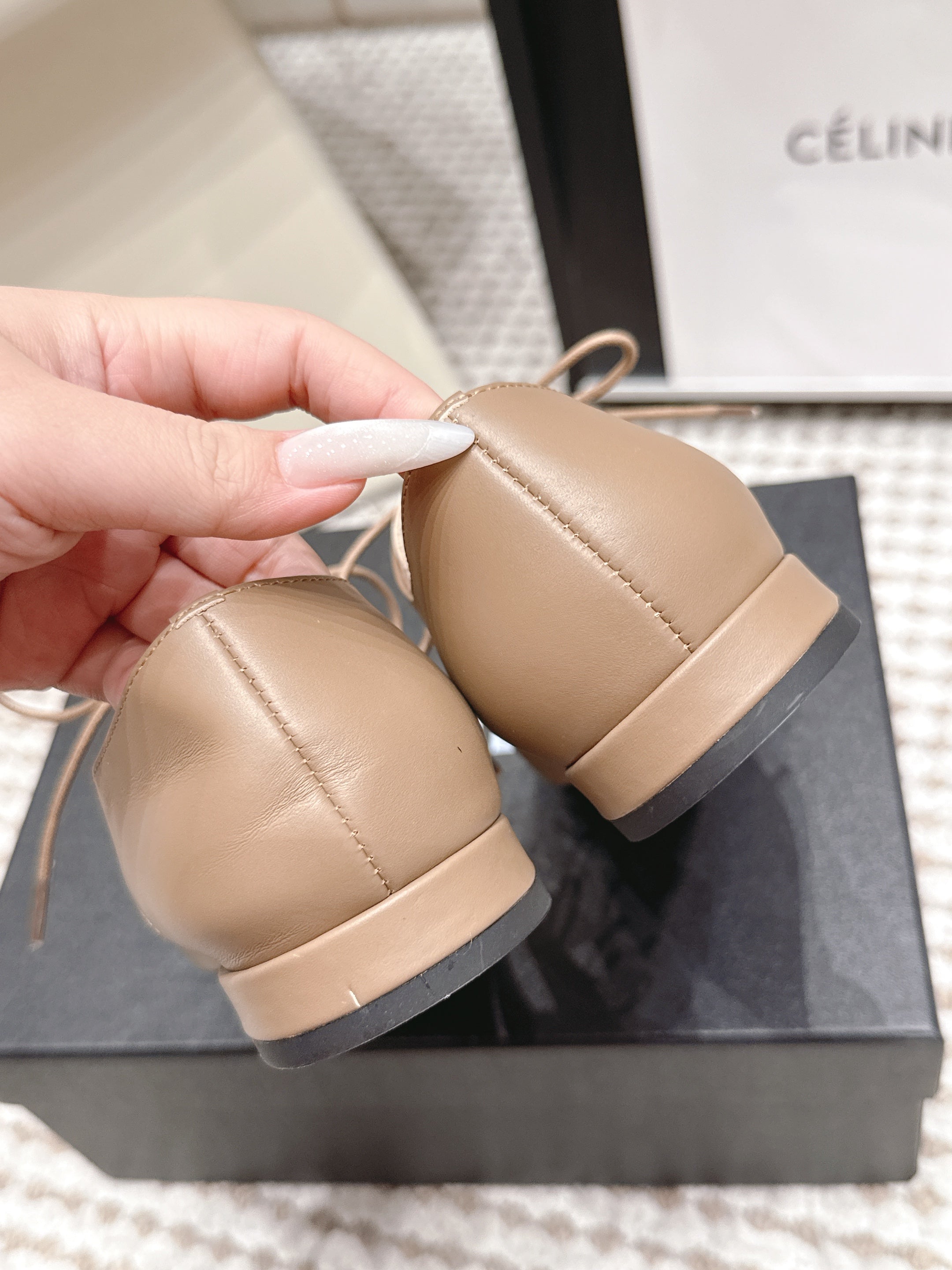 CHANEL 26S LACE-UP OXFORD SHOES IN LIGHT BROWN CALFSKIN WITH BLACK TOE CAP