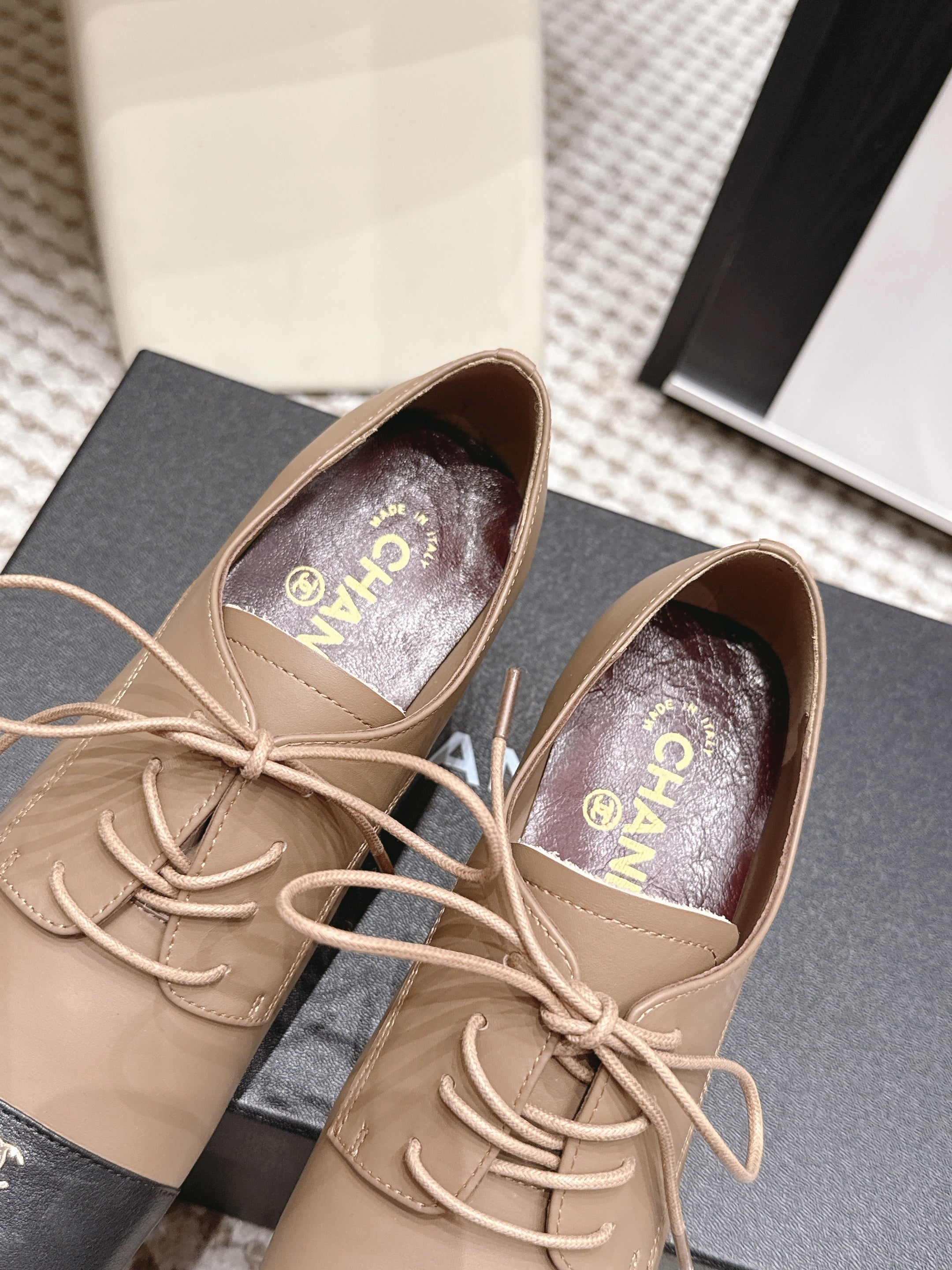 CHANEL 26S LACE-UP OXFORD HEELS IN LIGHT BROWN CALFSKIN WITH BLACK TOE CAP