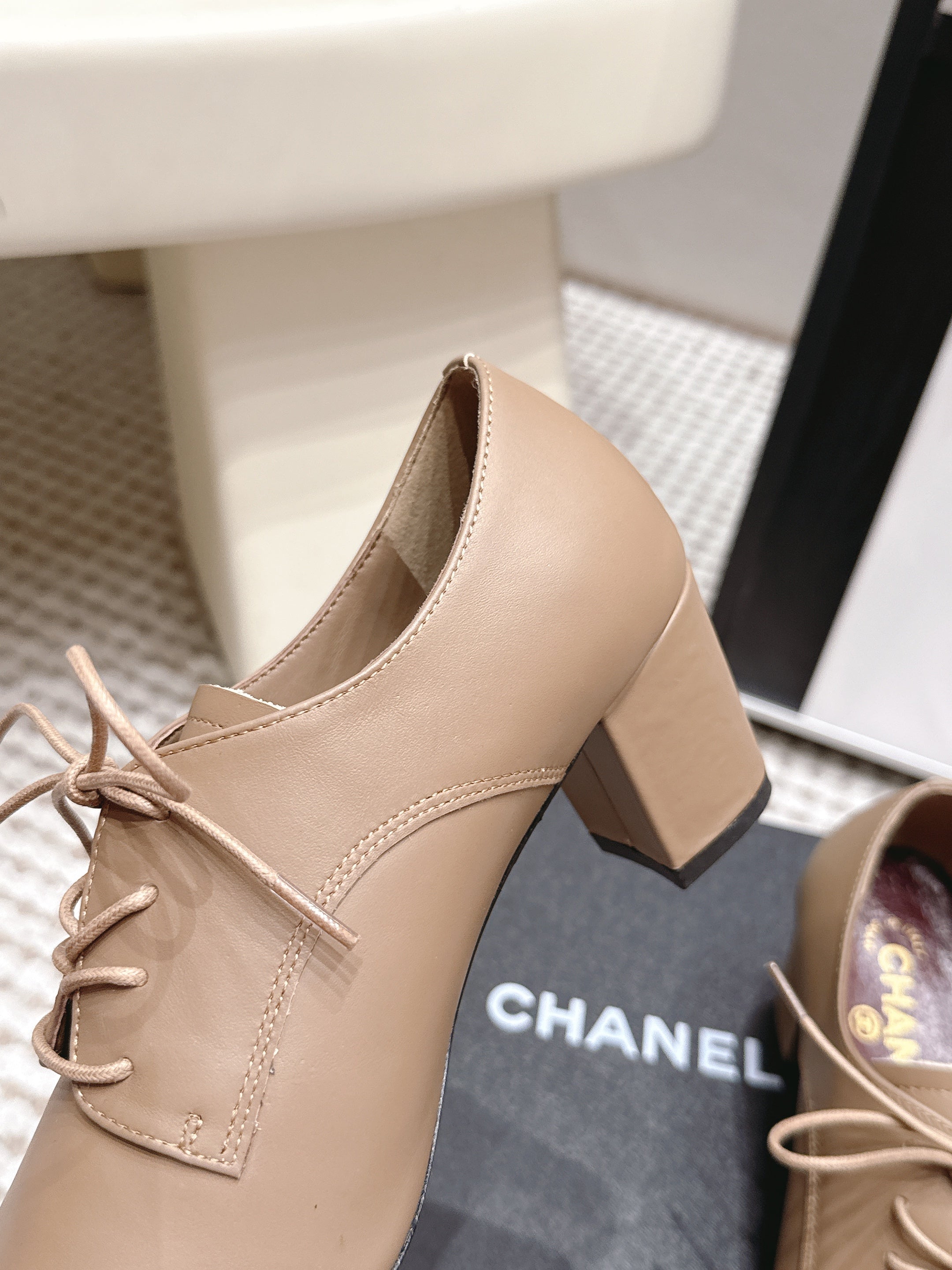 CHANEL 26S LACE-UP OXFORD HEELS IN LIGHT BROWN CALFSKIN WITH BLACK TOE CAP