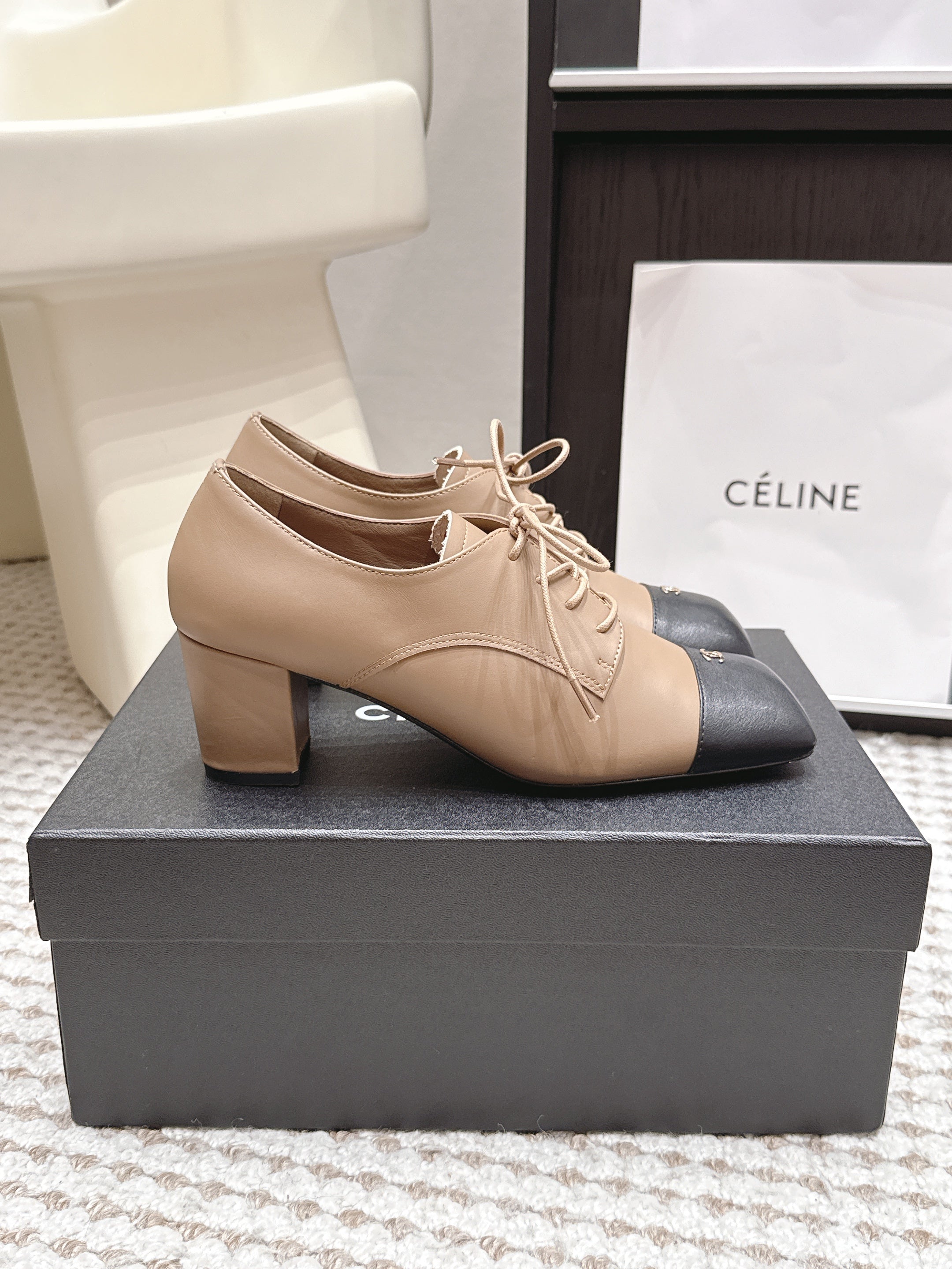 CHANEL 26S LACE-UP OXFORD HEELS IN LIGHT BROWN CALFSKIN WITH BLACK TOE CAP