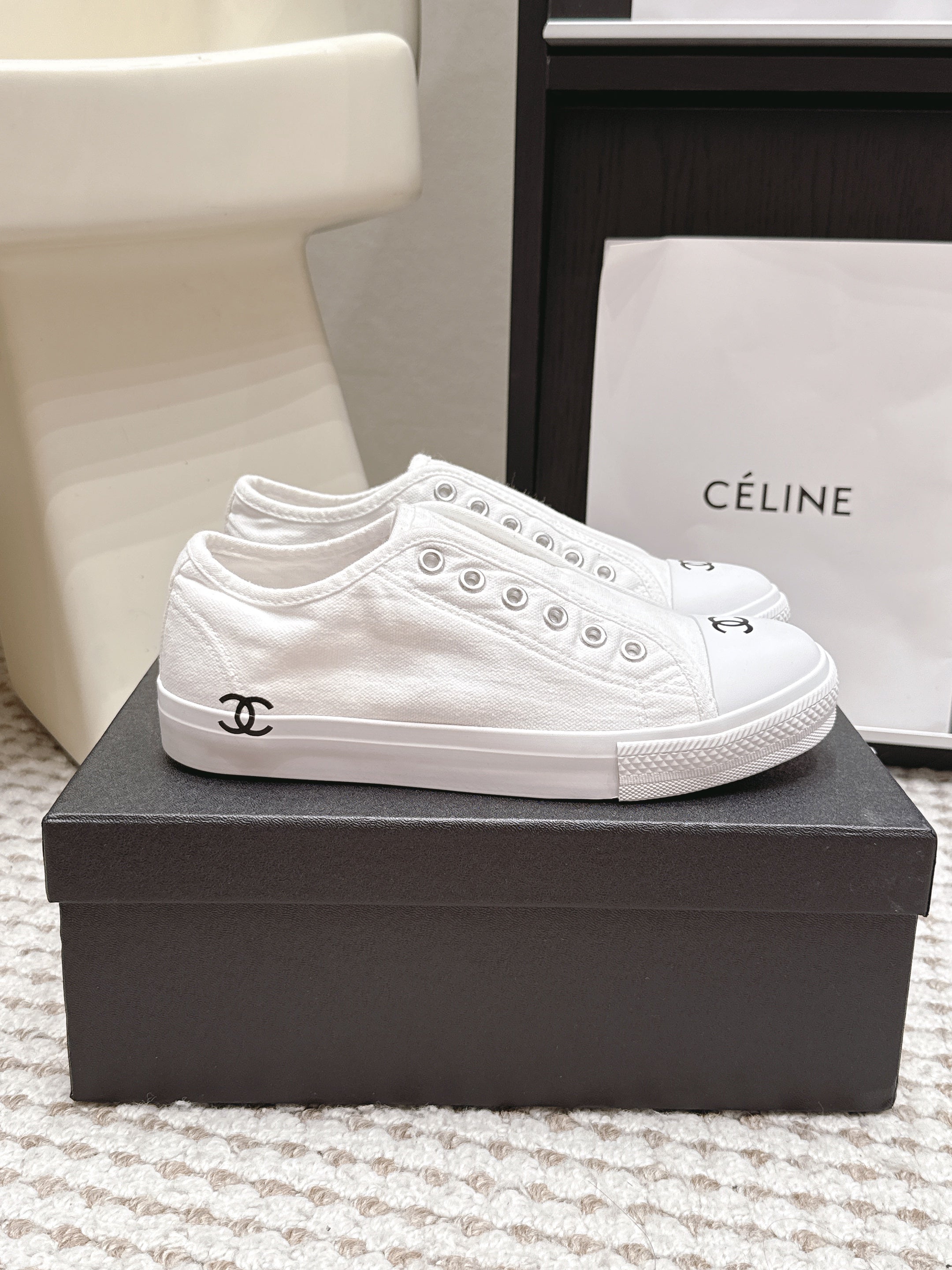 CHANEL 26S SNEAKERS IN WHITE CANVAS