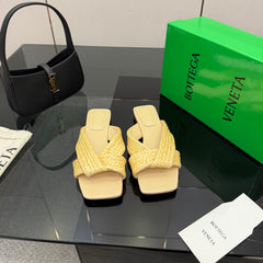 BOTTEGA VENETA 26S SANDALS IN LIGHT YELLOW CALFSKIN AND RAFFIA
