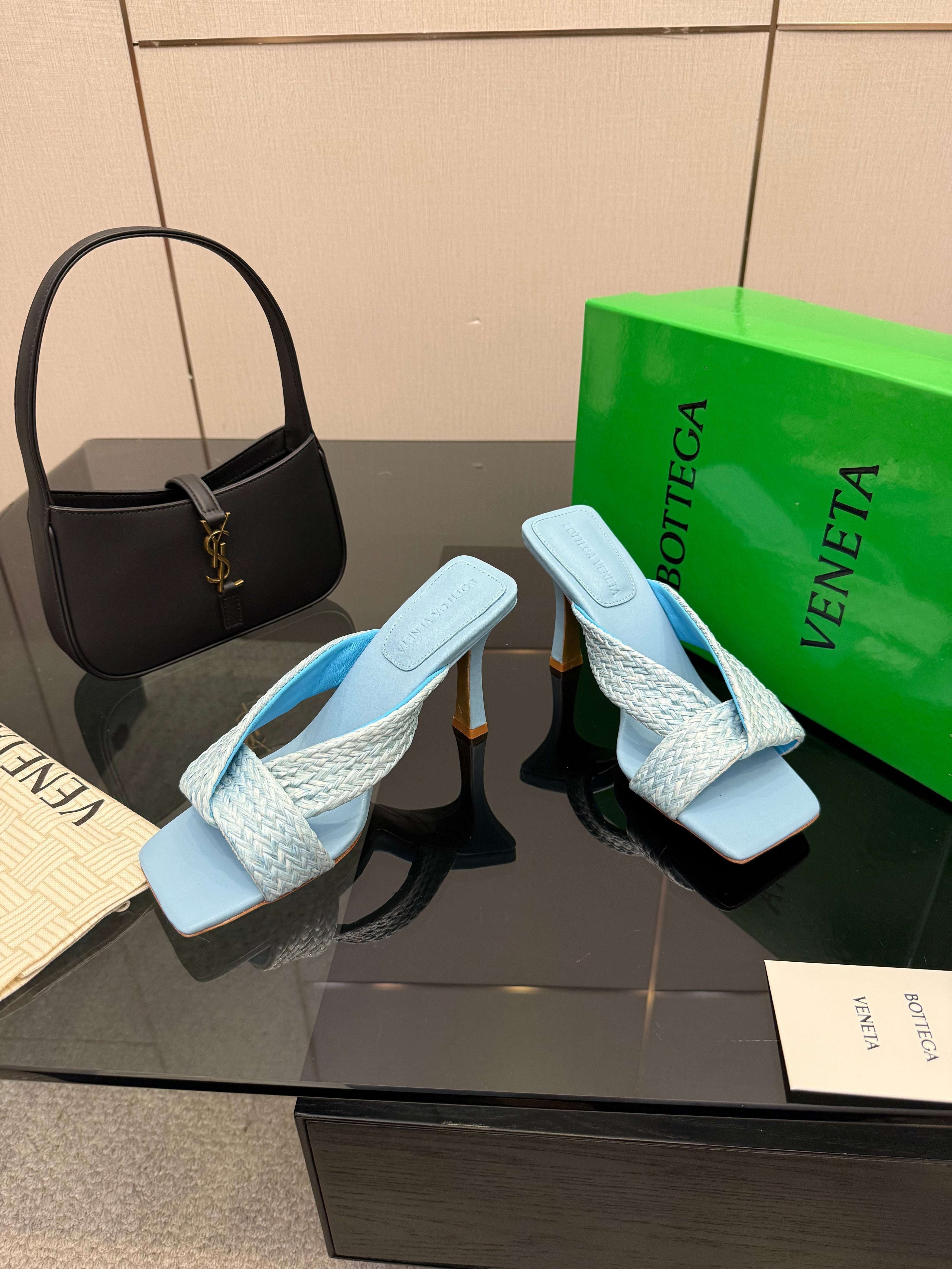 BOTTEGA VENETA 26S HEELED SANDALS 95 MM IN LIGHT BLUE CALFSKIN AND RAFFIA
