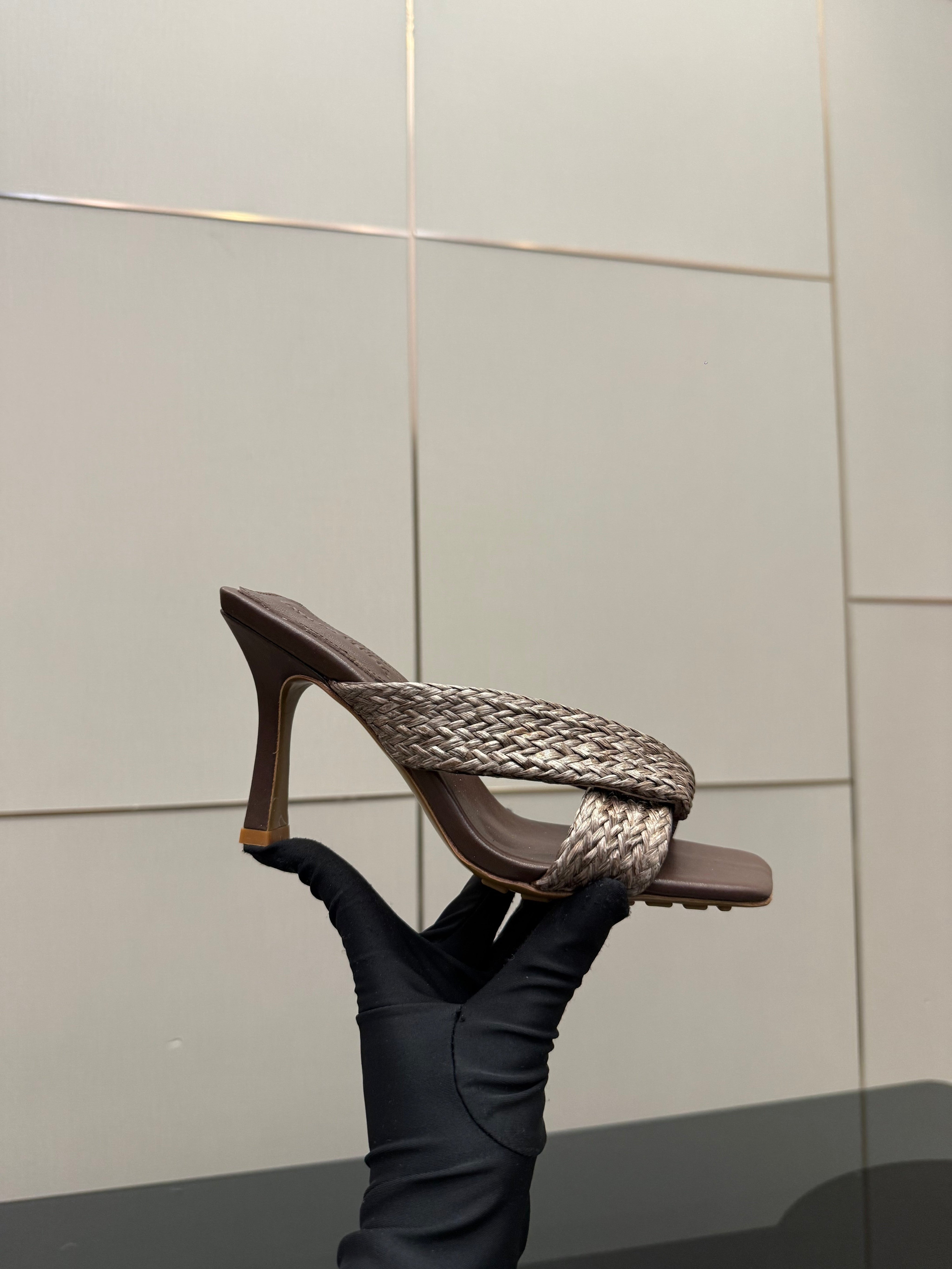 BOTTEGA VENETA 26S HEELED SANDALS 95 MM IN DARK BROWN CALFSKIN AND RAFFIA