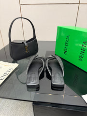 BOTTEGA VENETA 26S SANDALS IN BLACK CALFSKIN AND RAFFIA