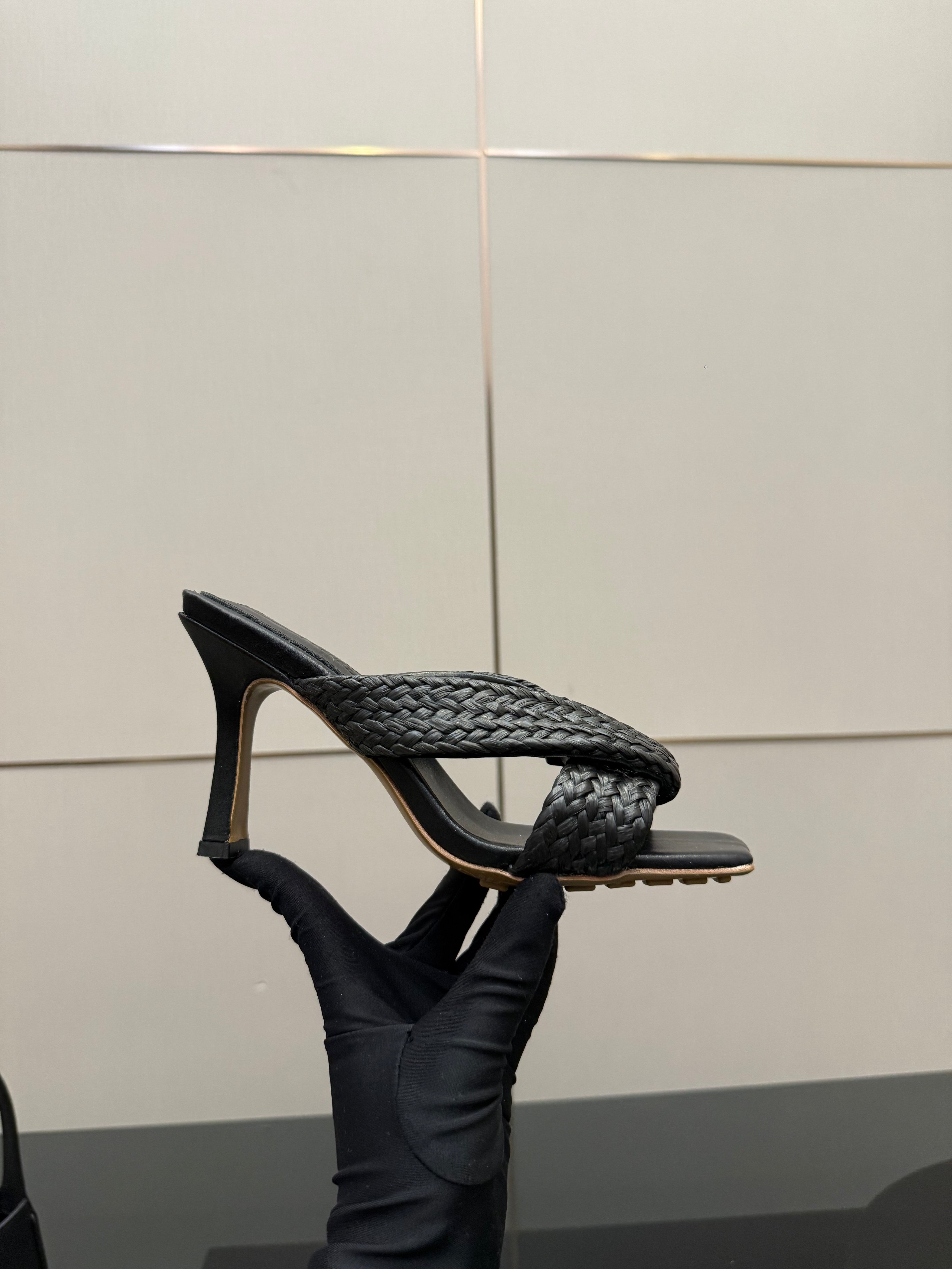 BOTTEGA VENETA 26S HEELED SANDALS 95 MM IN BLACK CALFSKIN AND RAFFIA